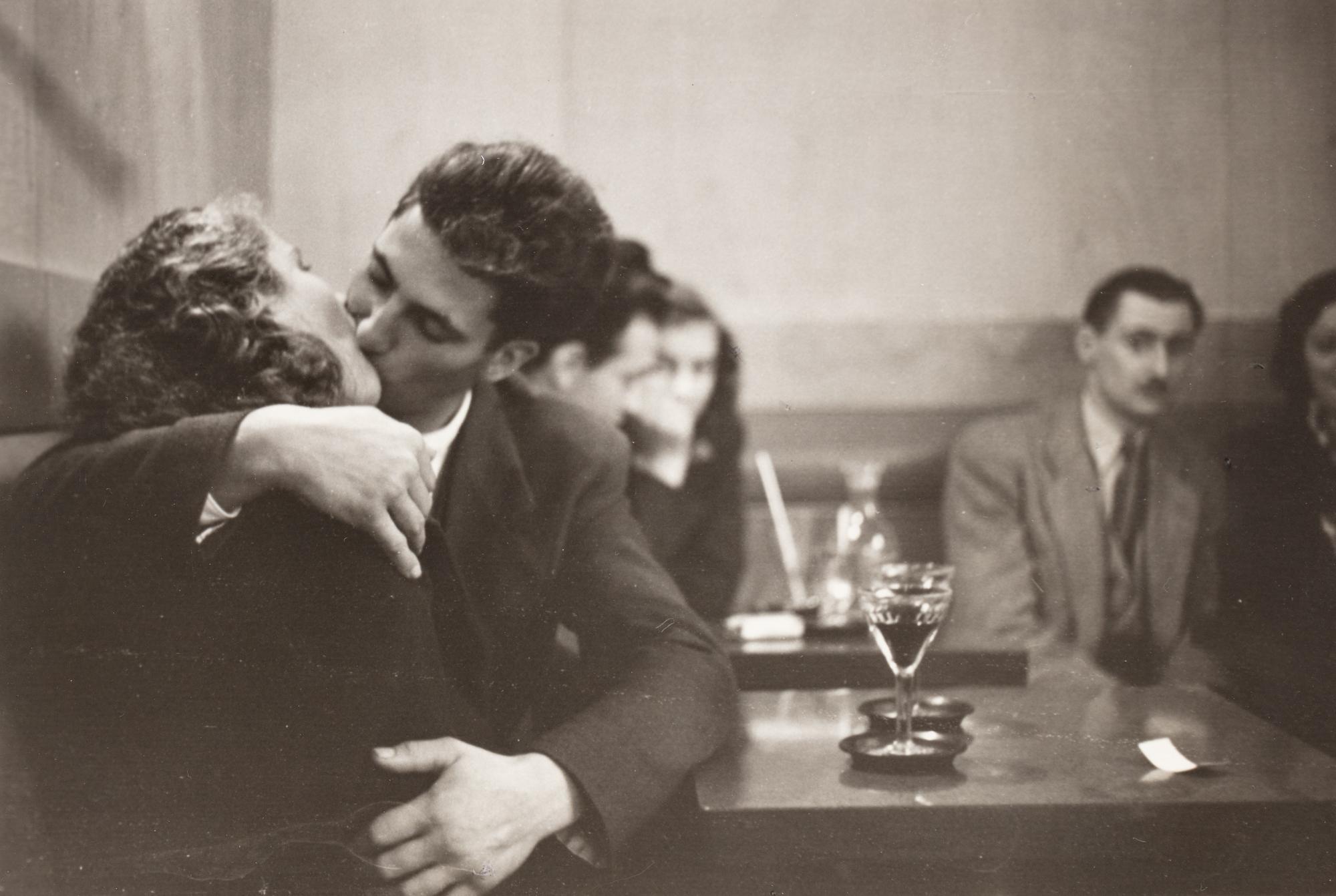 Ruth Orkin (1921-1985) Couple in Love, Paris, 1951