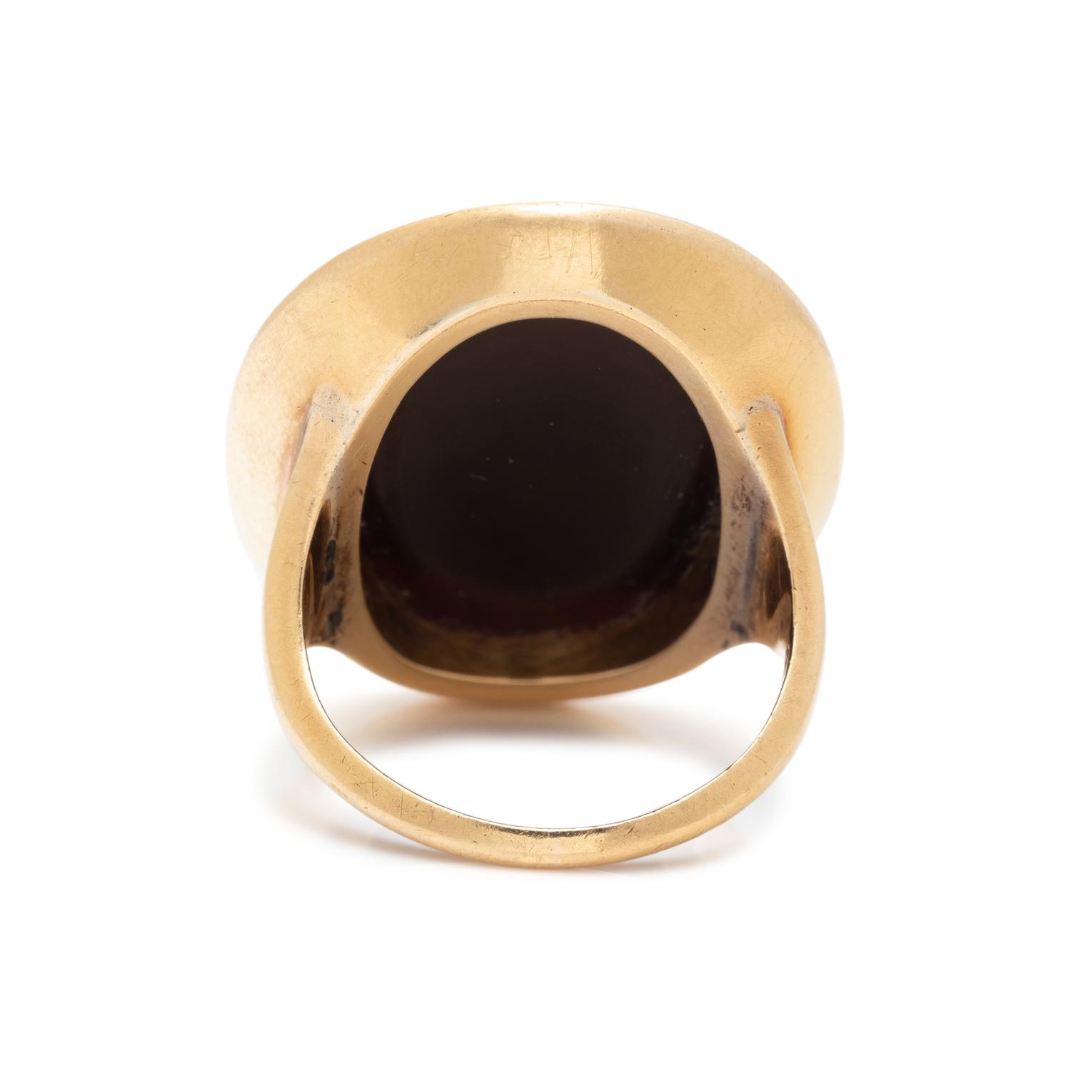 ANTIQUE, ROSE GOLD AND AGATE CAMEO RING