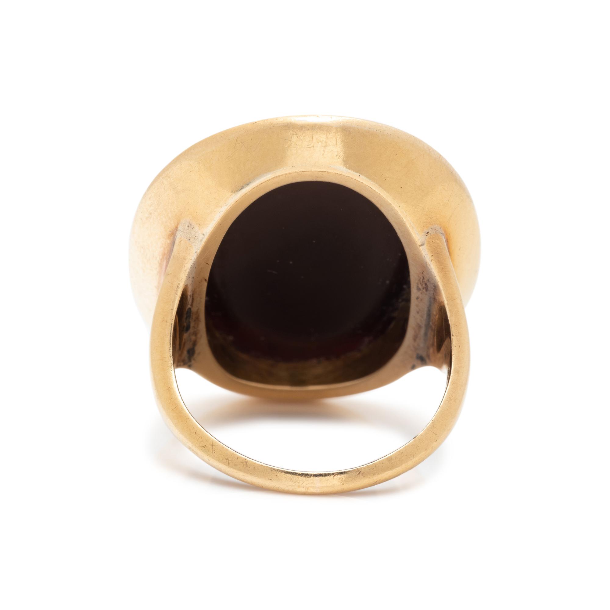 ANTIQUE, ROSE GOLD AND AGATE CAMEO RING