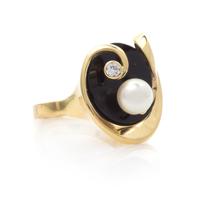 An 18 Karat Yellow Gold, Onyx, Diamond and Cultured Pearl Ring, 10.50 dwts.