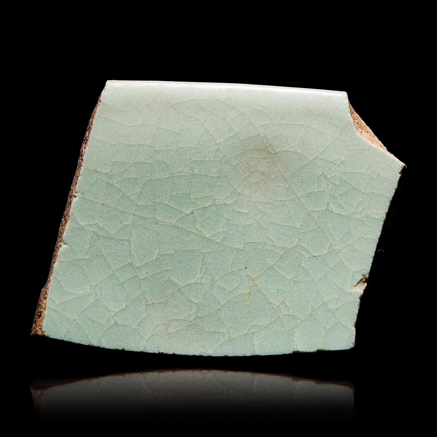 A Ru Ware and A Guan Ware Porcelain Fragment, Song Dynasty 宋 汝窯官窯瓷片各一