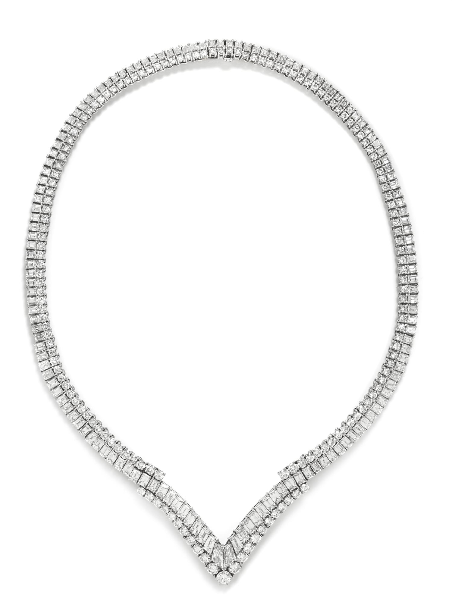 An 18 Karat White Gold and Diamond Necklace, 41.20 dwts.