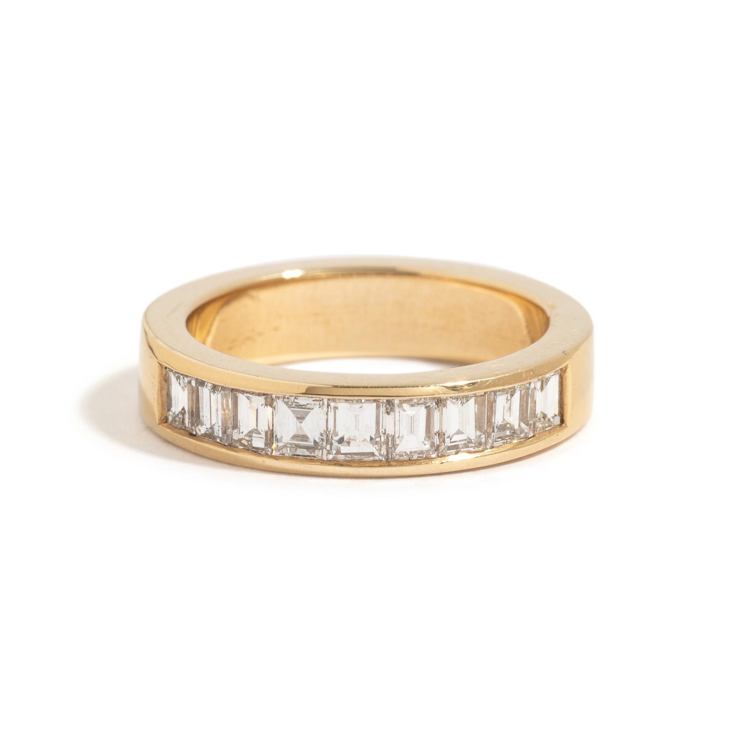YELLOW GOLD AND DIAMOND RING