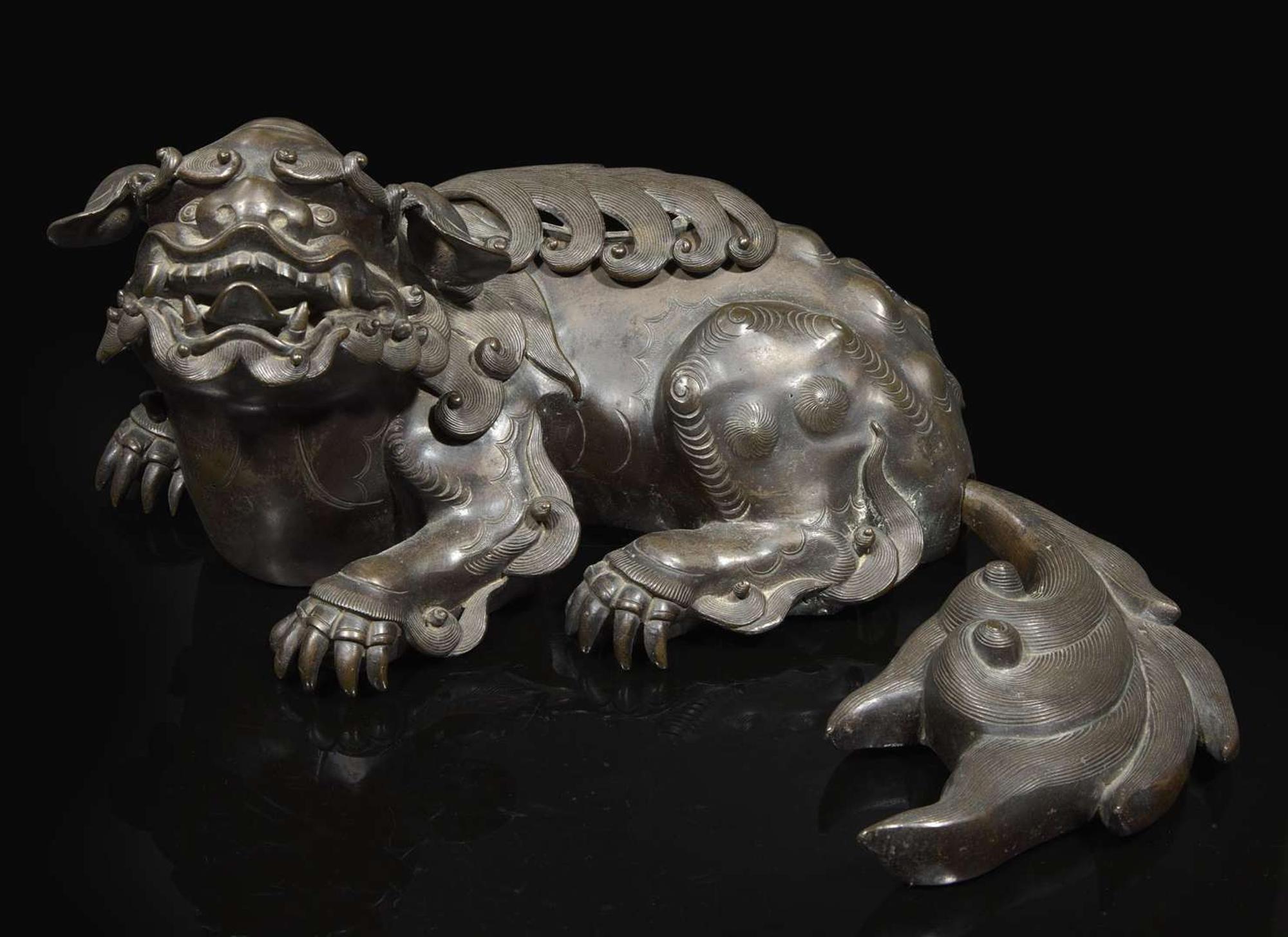 A Japanese patinated bronze "Shishi" censer, Edo to early Meiji period 日本加漆獅子香爐 幕府至明治初