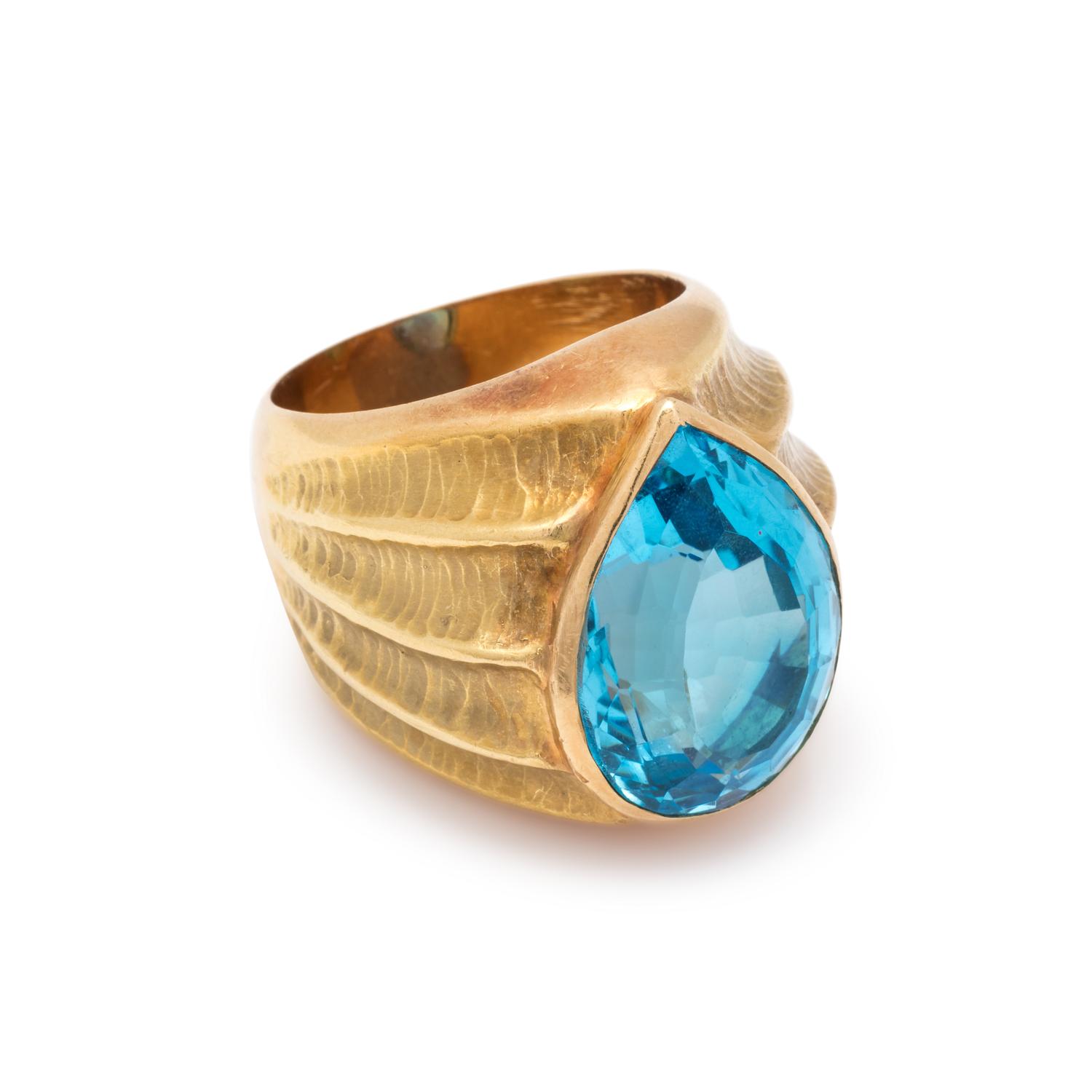 YELLOW GOLD AND BLUE TOPAZ RING