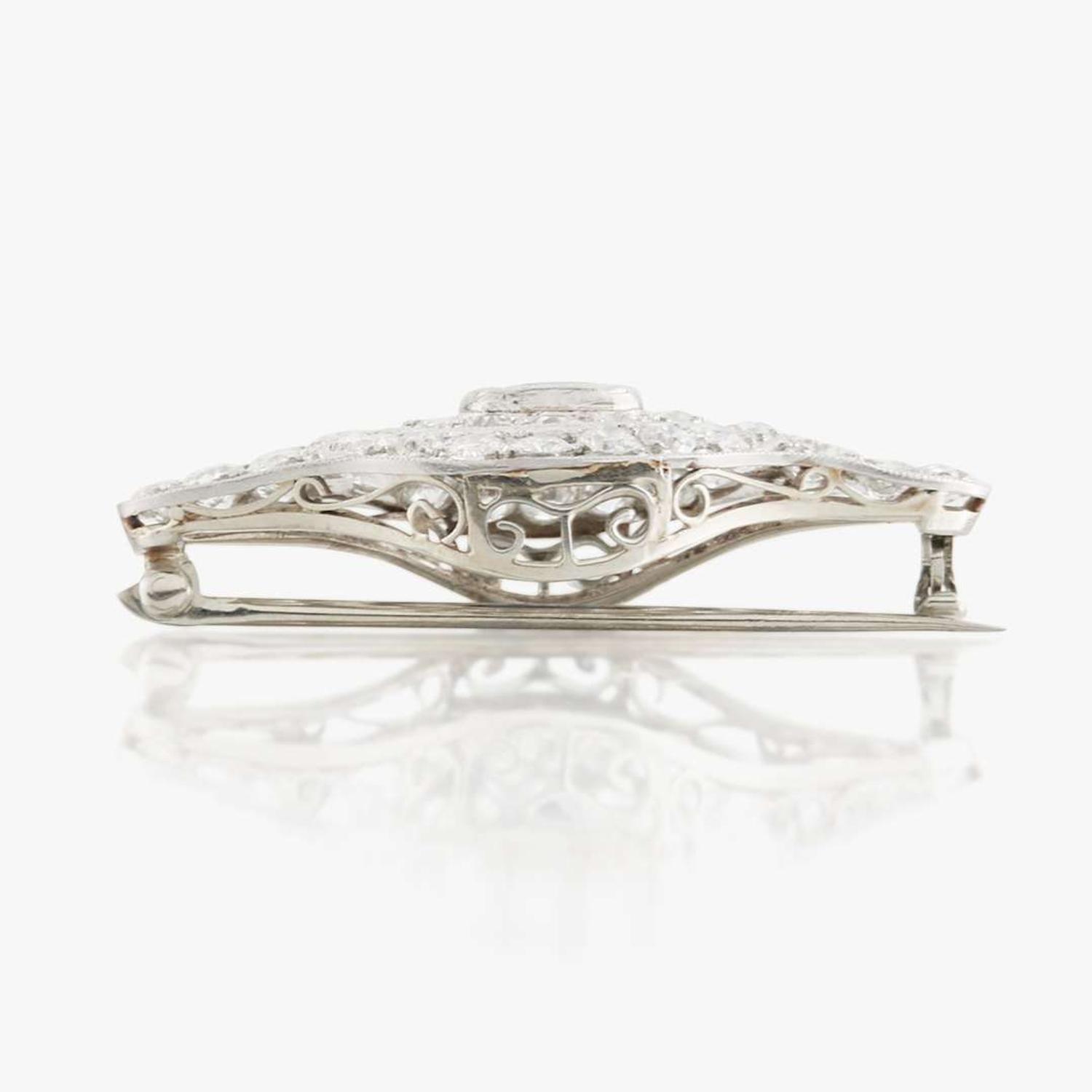 A sapphire, diamond, platinum, and white metal brooch