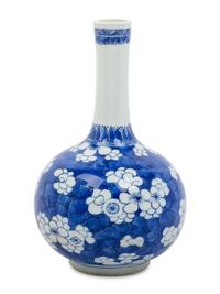 A Blue and White Porcelain Hawthorne Pattern Bottle Vase