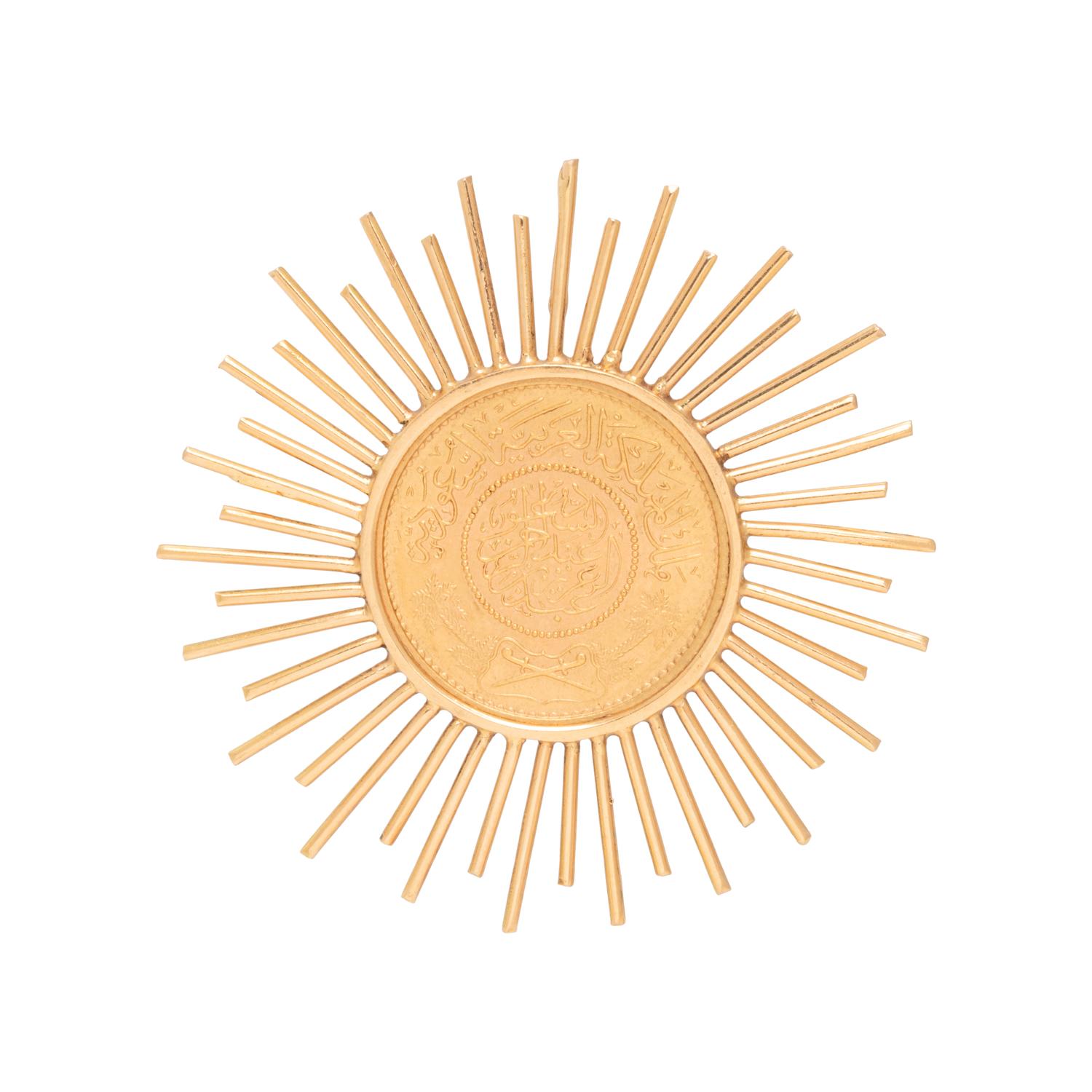 YELLOW GOLD AND COIN PENDANT/BROOCH