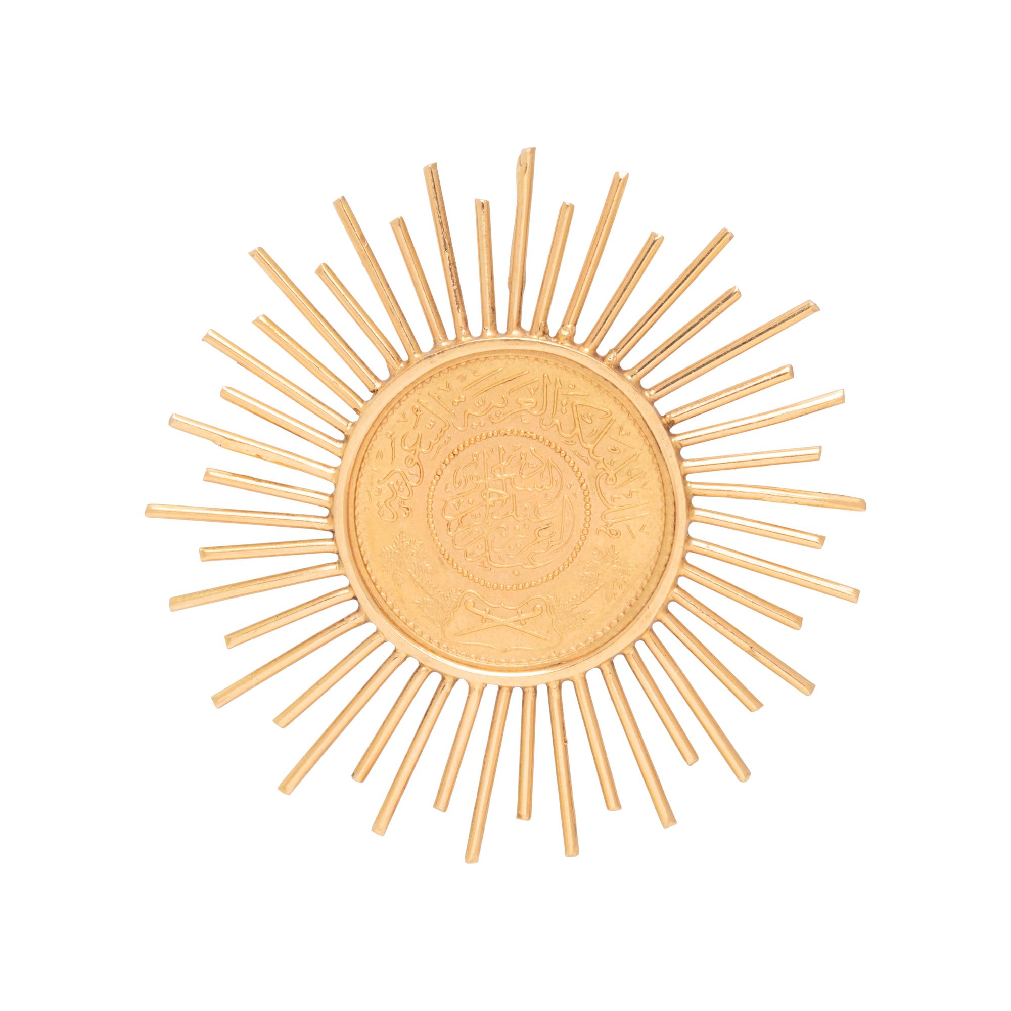 YELLOW GOLD AND COIN PENDANT/BROOCH