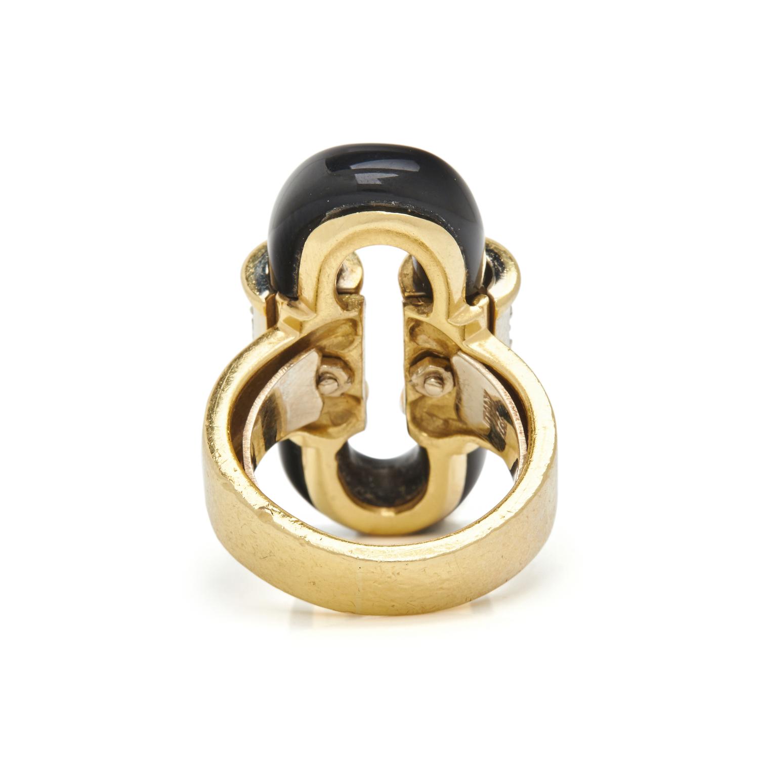 YELLOW GOLD, DIAMOND AND ONYX RING