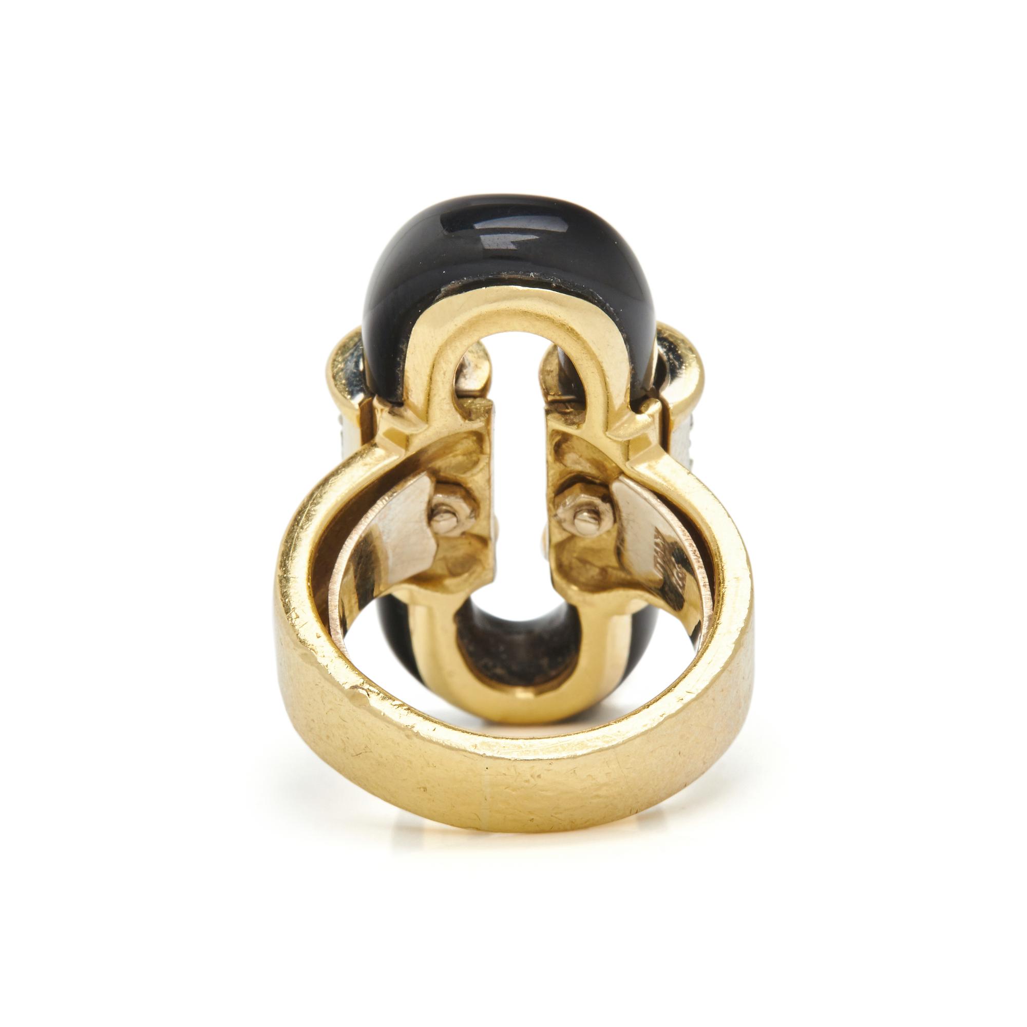 YELLOW GOLD, DIAMOND AND ONYX RING