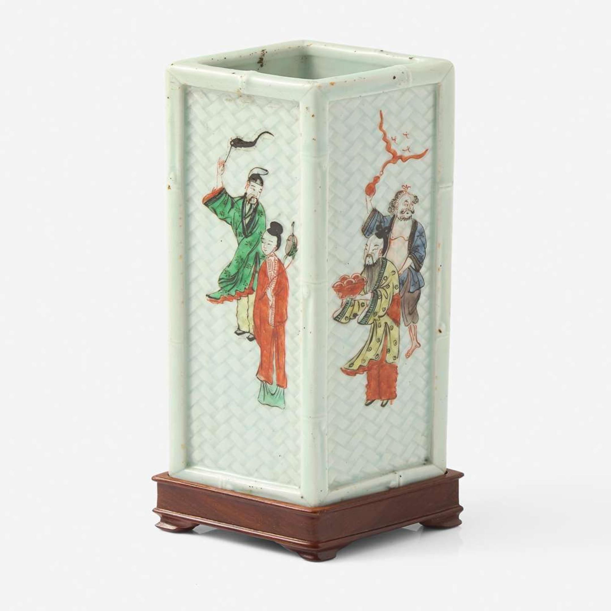 A Chinese famille verte decorated losenge section brush pot 素三彩八仙仿竹編筆筒