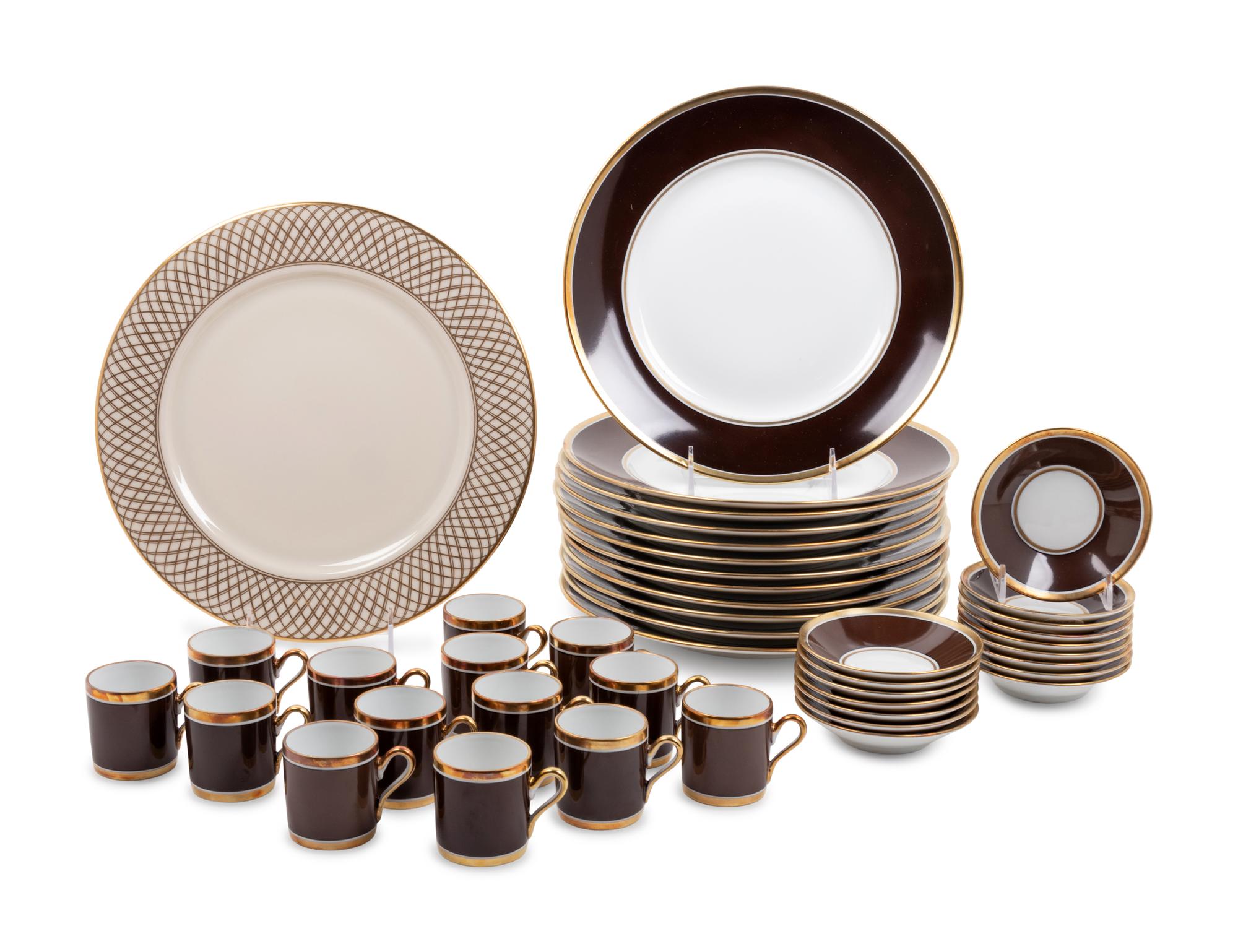 A Richard Ginori Parcel Gilt Porcelain Dinner Service