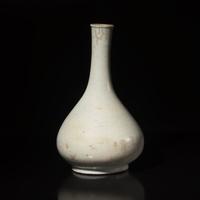 A Korean White Glazed Porcelain Bottle Vase, Joseon Dynasty — 朝鮮王朝 白瓷玉壺春瓶
