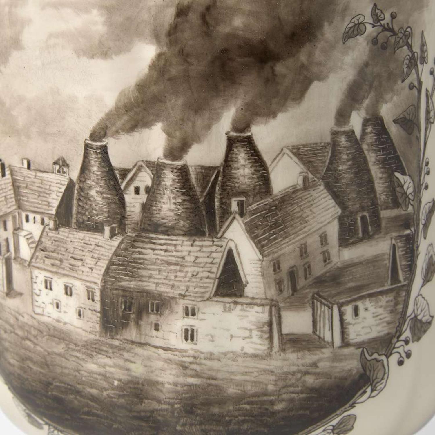 A Wedgwood Queensware Hand-Painted Ice Pail UK, 1990s