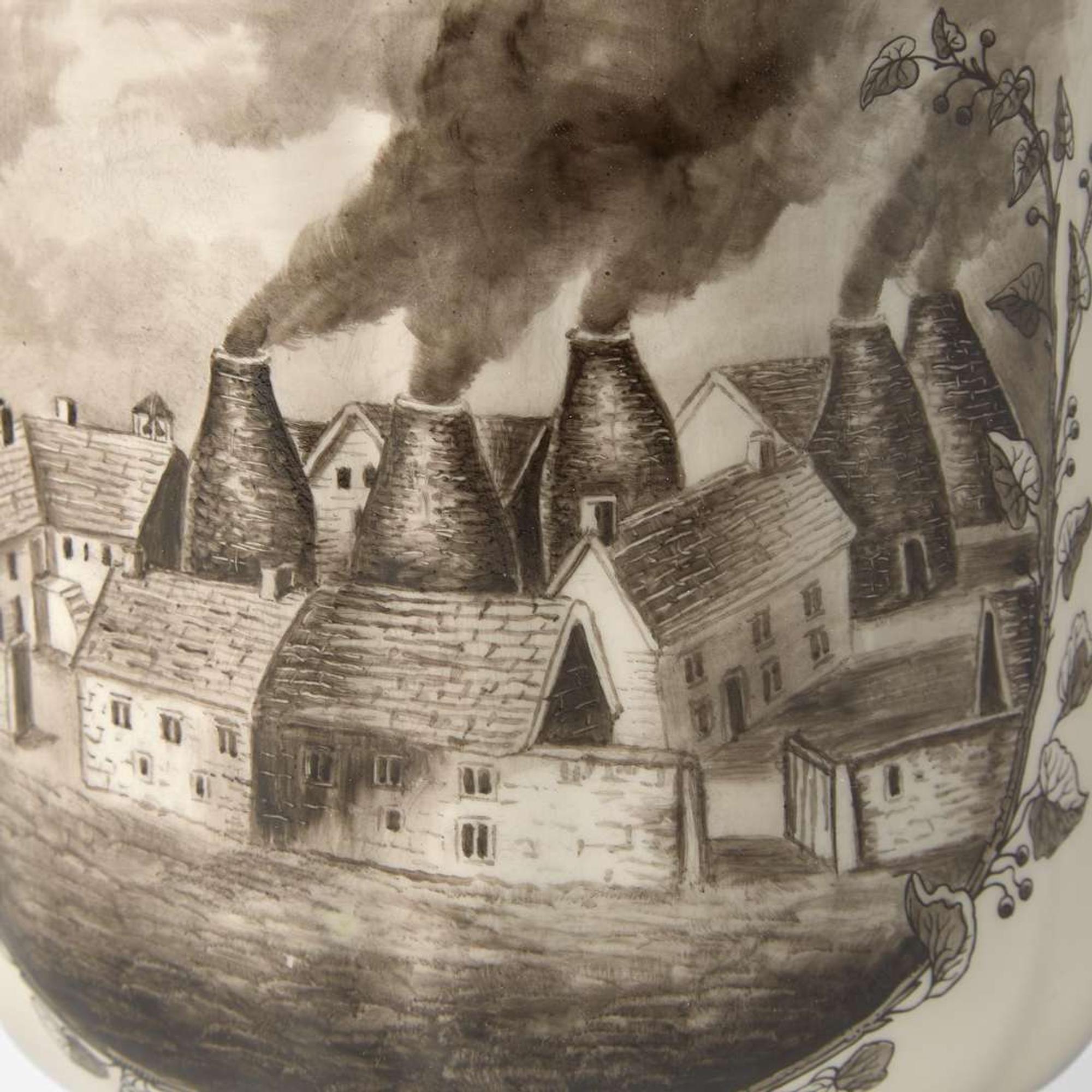 A Wedgwood Queensware Hand-Painted Ice Pail UK, 1990s