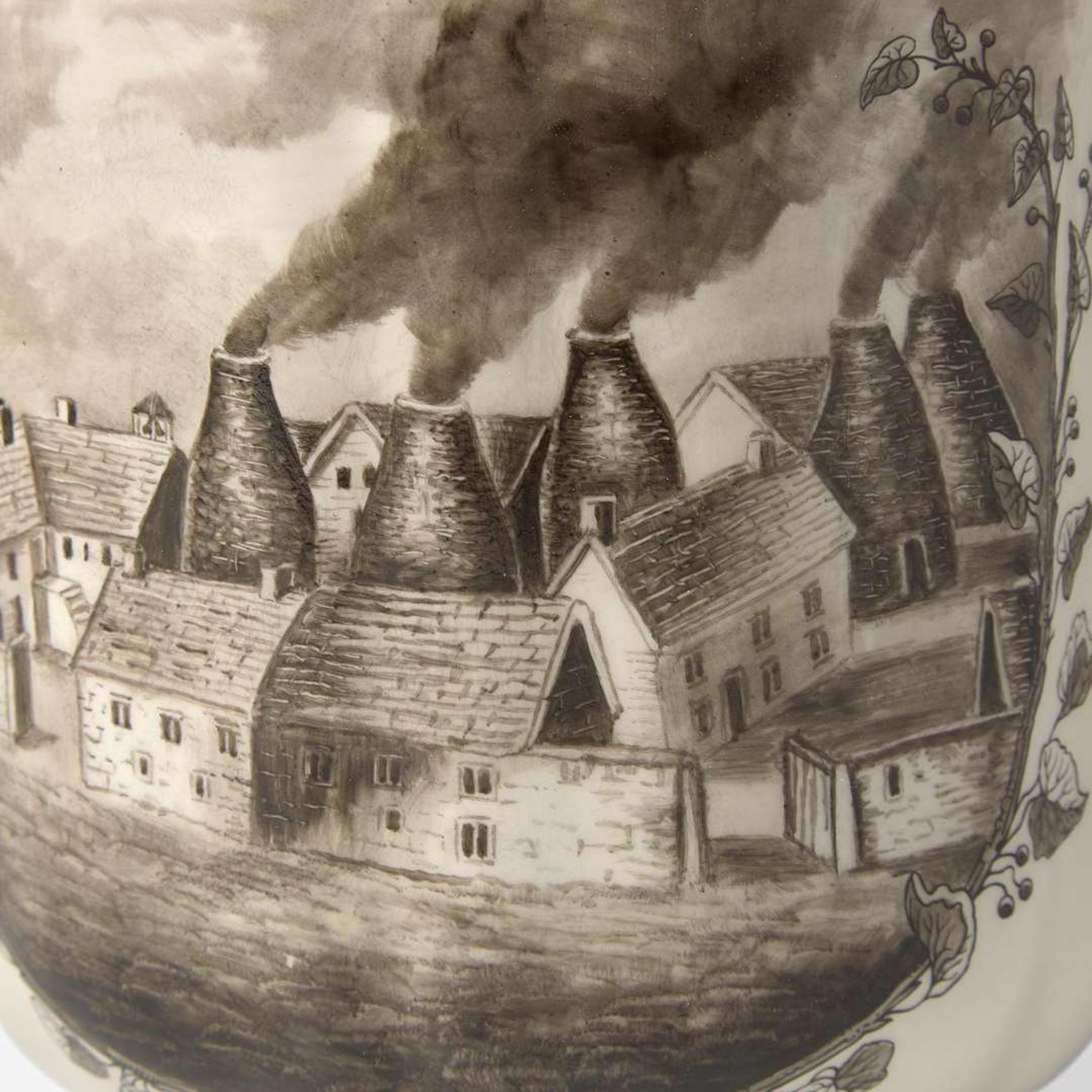 A Wedgwood Queensware Hand-Painted Ice Pail UK, 1990s