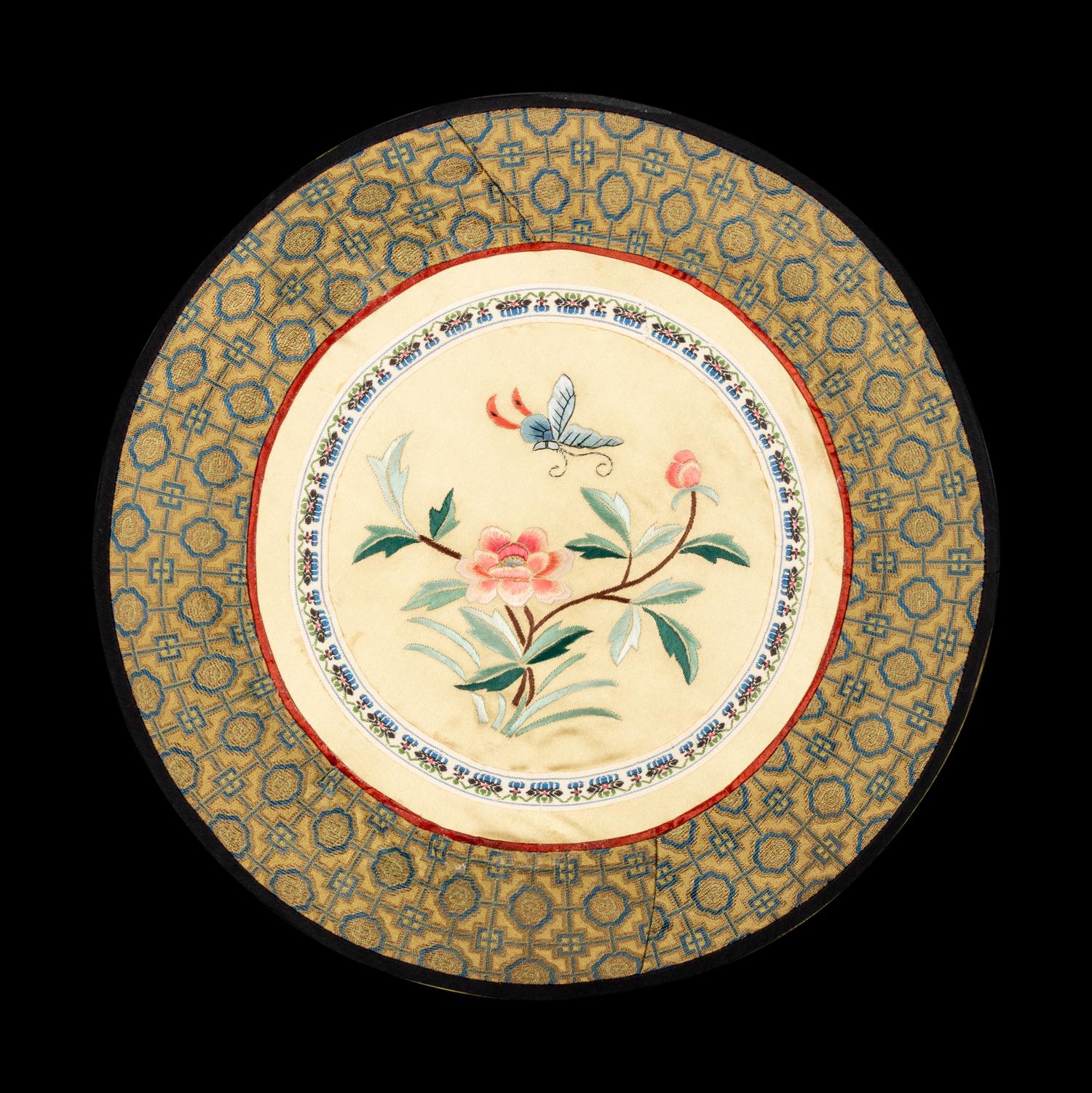 A Collection of 33 Chinese Embroidered Silk Panels 近代 綉片33幅