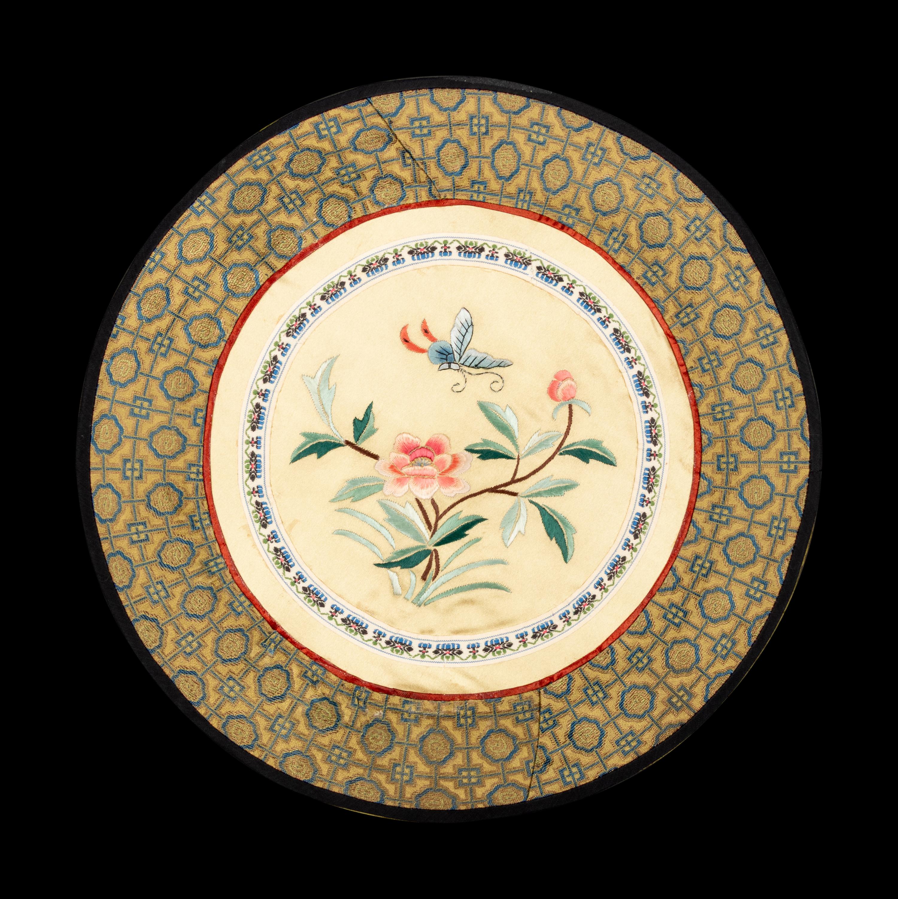 A Collection of 33 Chinese Embroidered Silk Panels 近代 綉片33幅