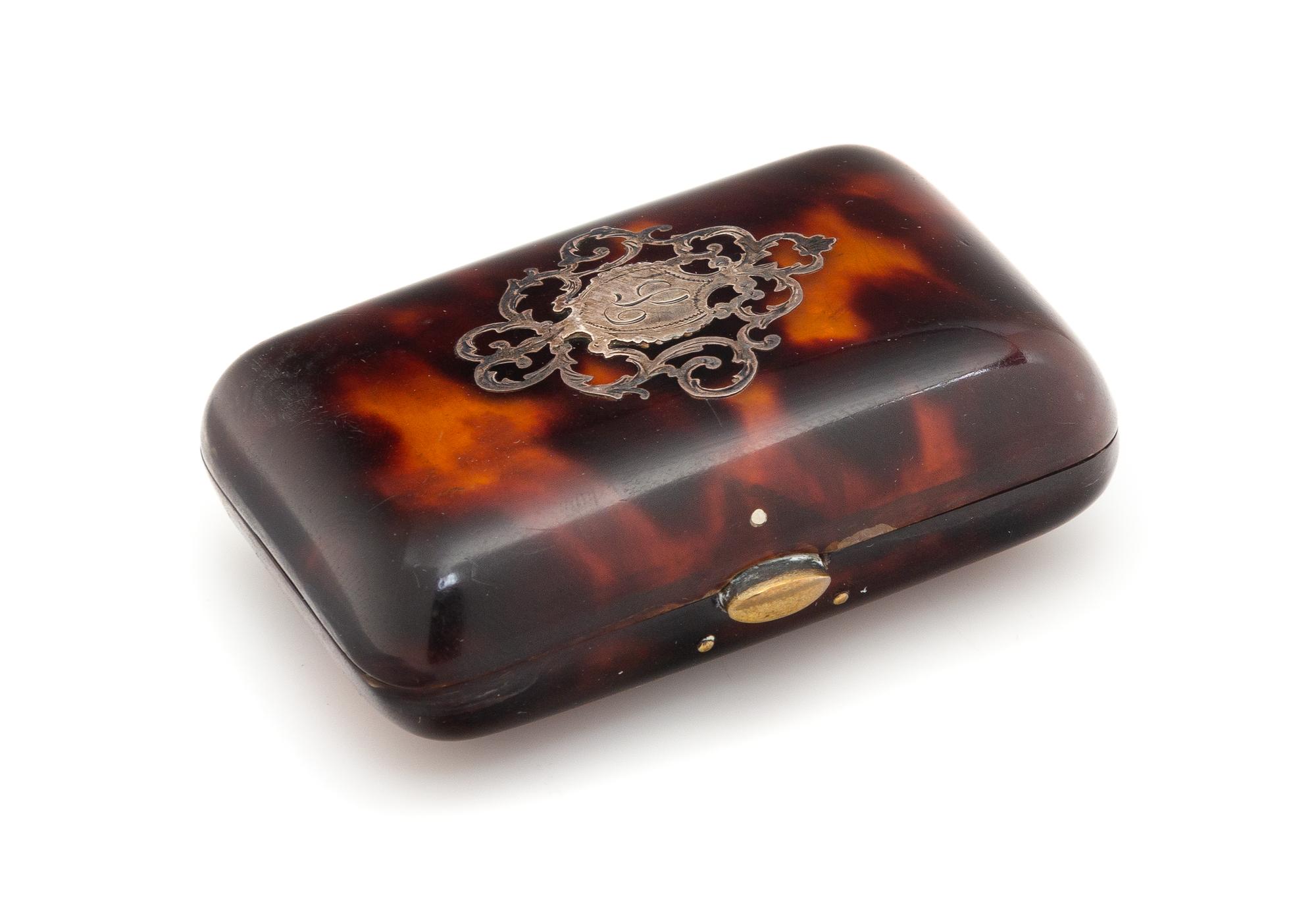A Victorian Silver Mounted Tortoise Shell Change Purse Width 2 1/2 inches. — LATE 19TH/EARLY 20TH CENTURY