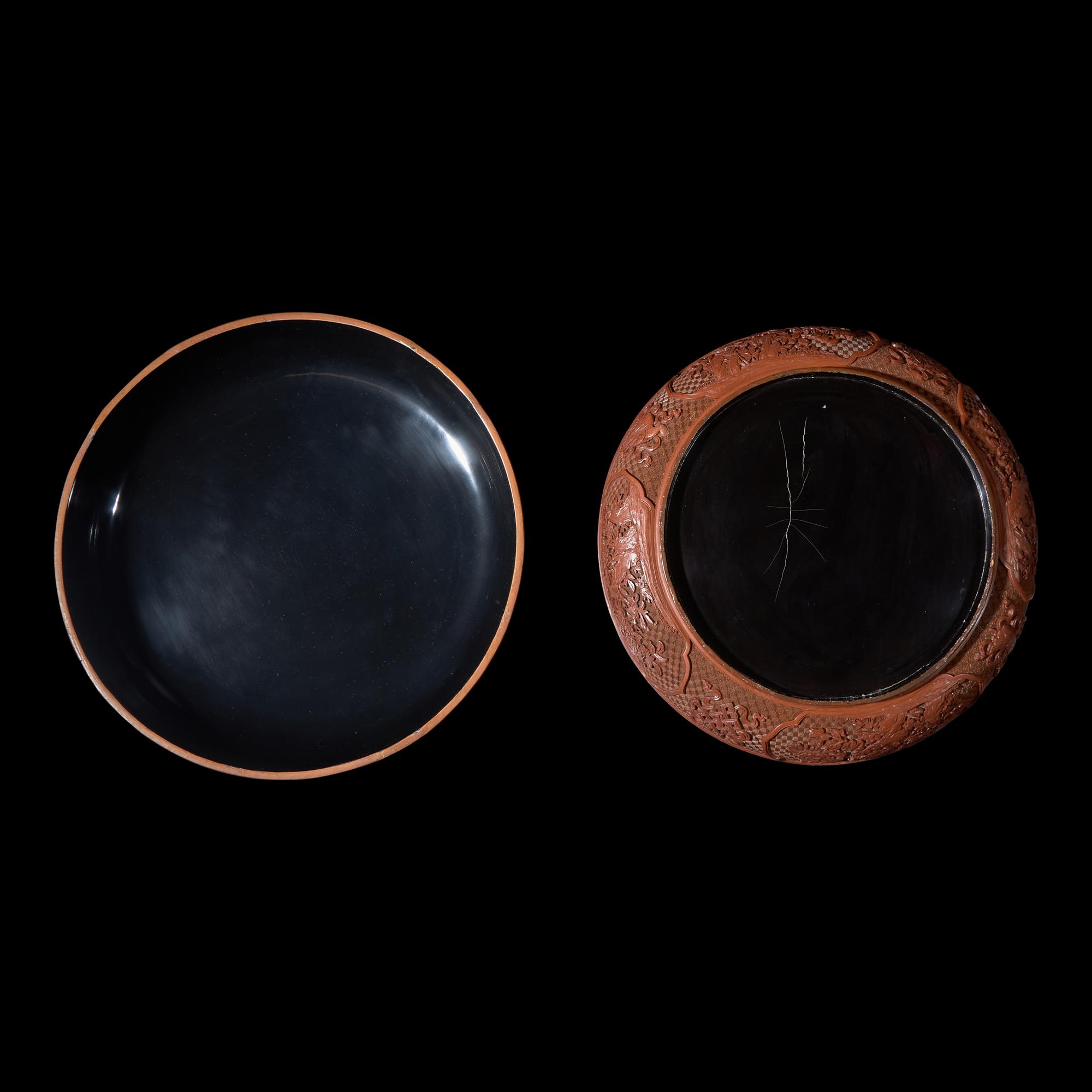 A Large Chinese Cinnabar Lacquer Circular Box and Cover, Late 19th/ Early 20th century 晚清民國 剔紅大捧盒