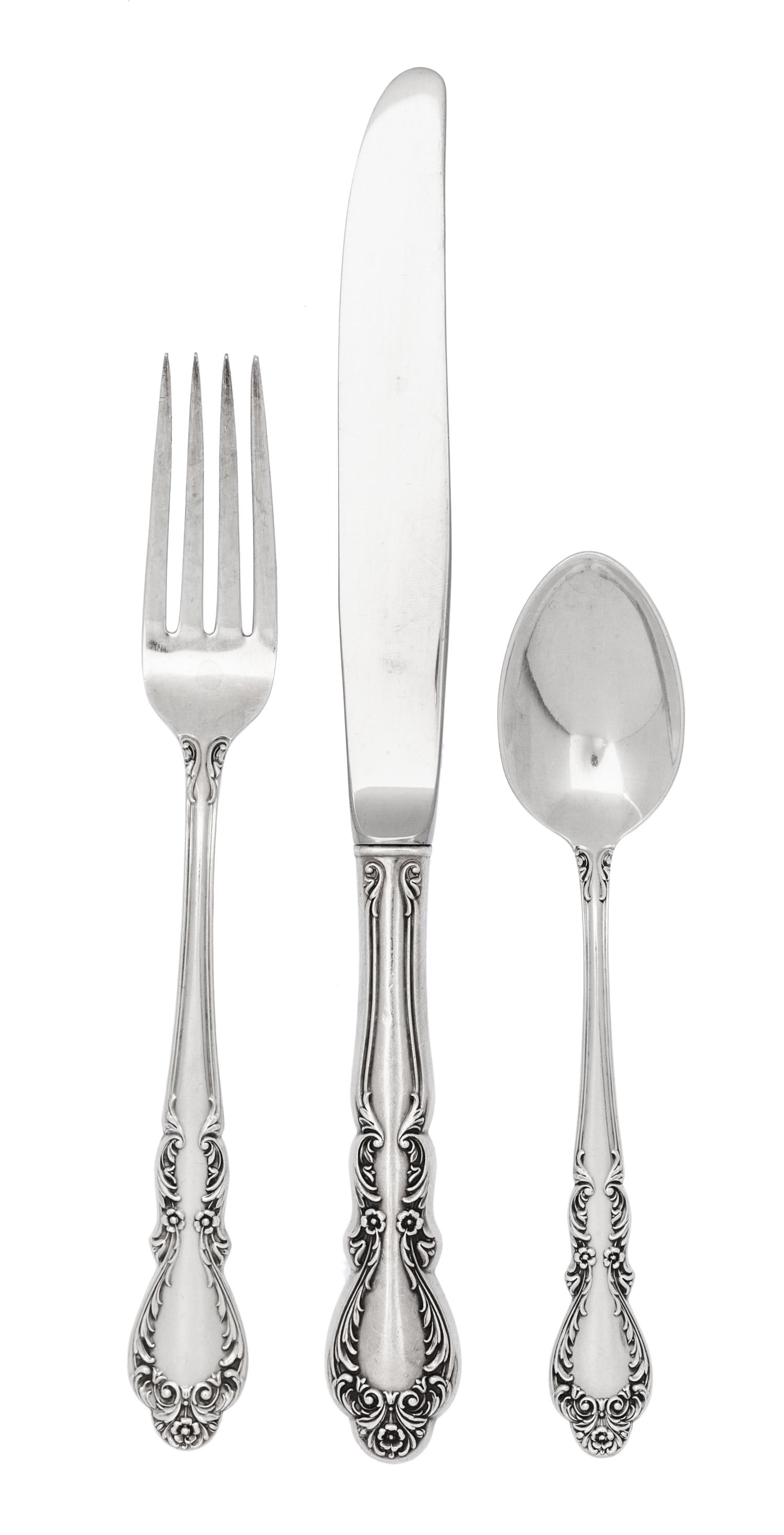 An American Silver Flatware Service, Wm. Rogers Mfg. Co., Hartford, CT, Old Charleston pattern, comprising: 12 dinner knives 12 dinner