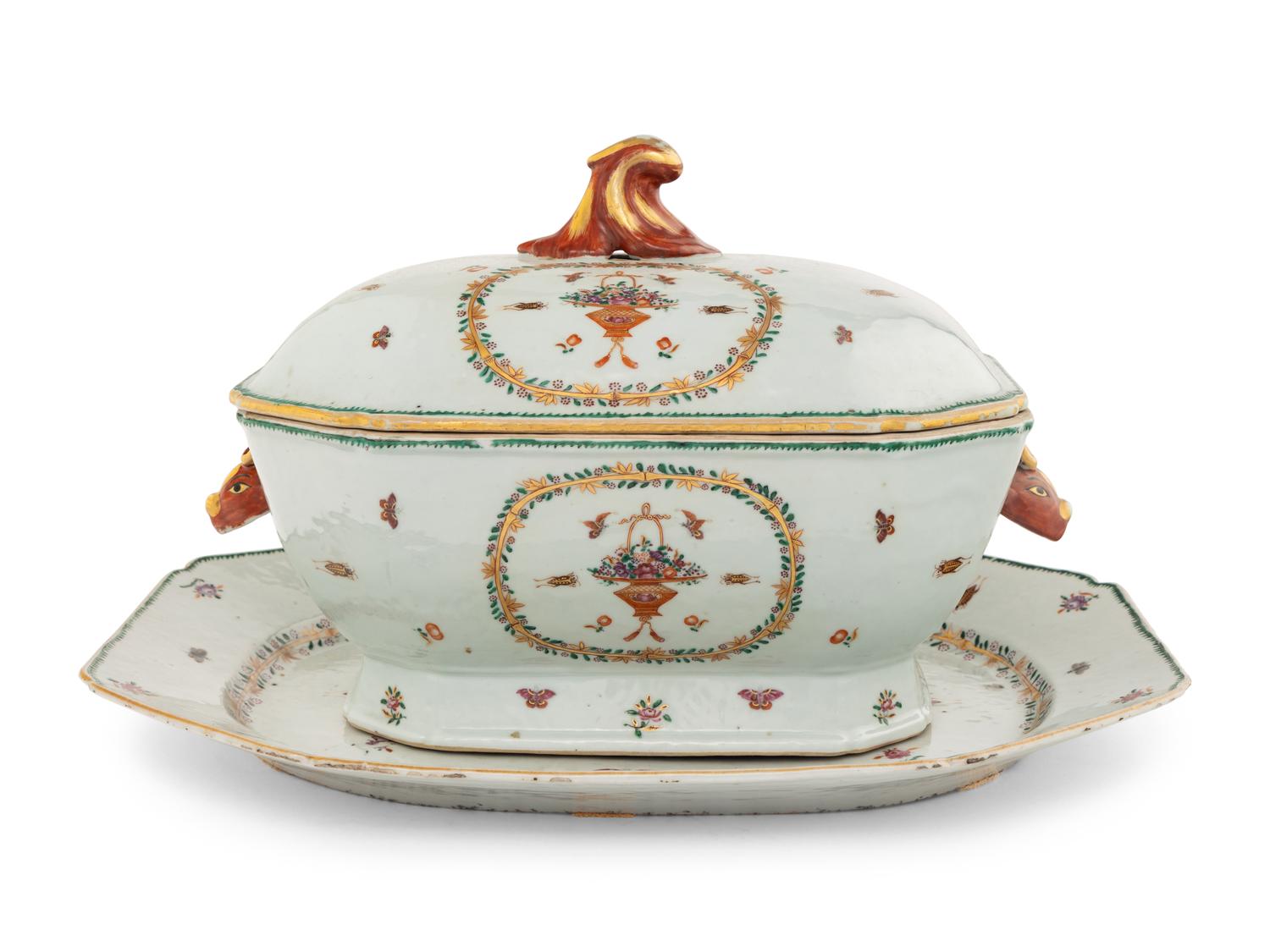 A Chinese Export Porcelain Tureen and Platter