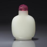 A Fine Chinese White Jade Snuff Bottle, Qing Dynasty, Circa 1780-1850 — 1780-1850年 白玉素面鼻煙壺