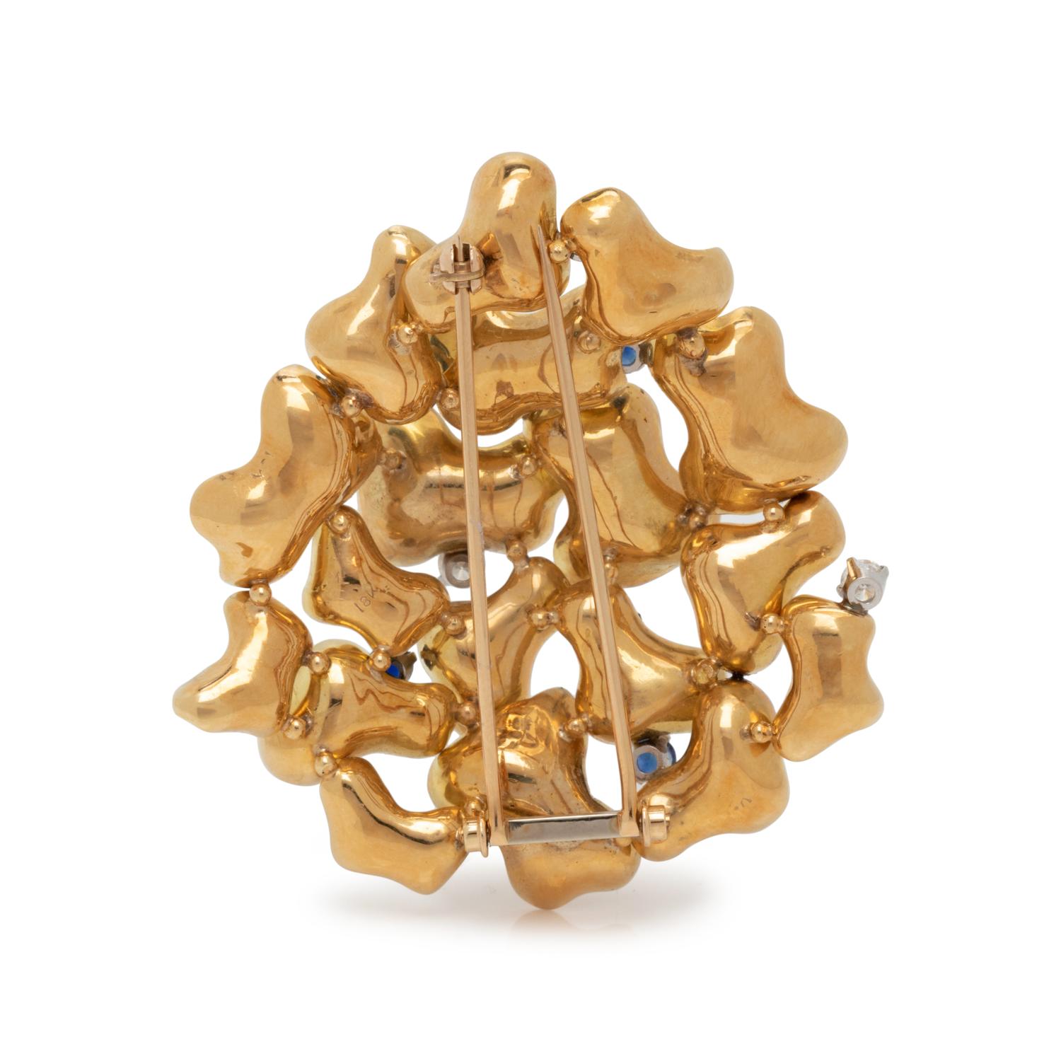 YELLOW GOLD, DIAMOND AND SAPPHIRE BROOCH