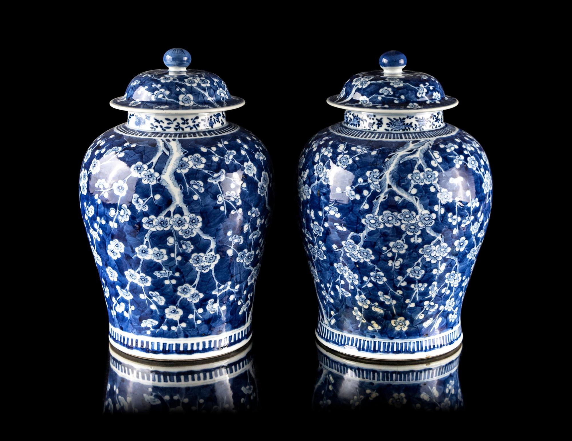 A Pair of Chinese Blue and White Porcelain 'Ice Crackles and Prunus' Covered Jars