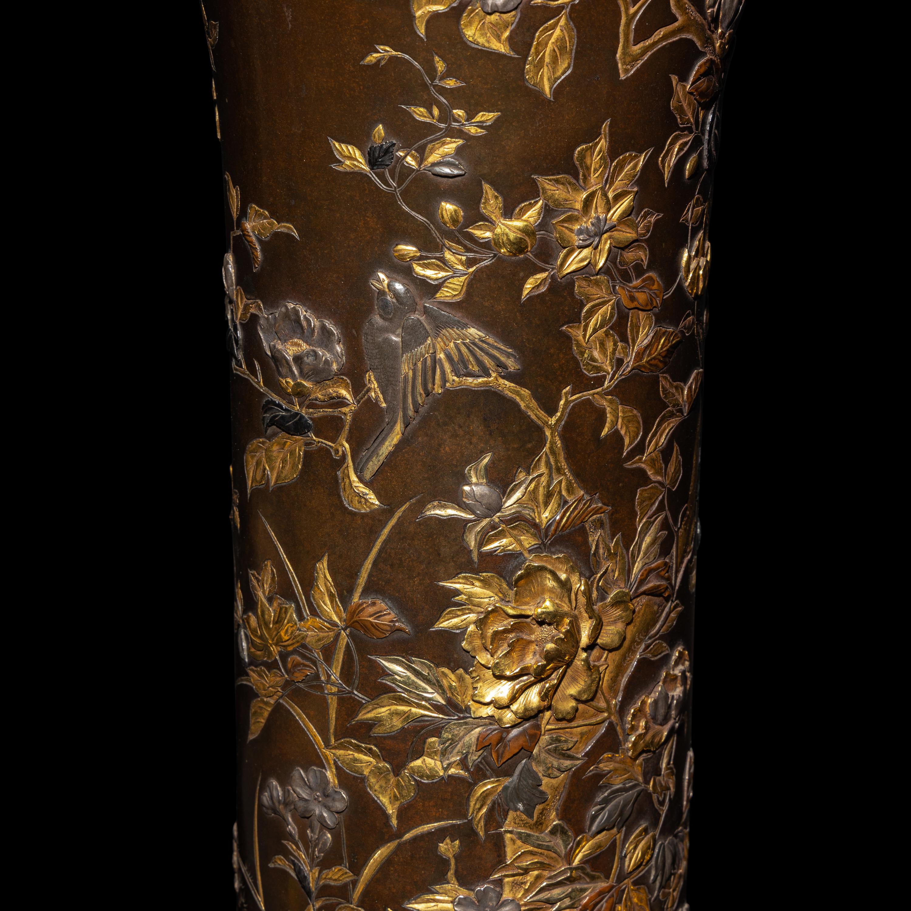 A Pair of Japanese Parcel Gilt and Patinated Bronze Vase, Signed Kyoto Inoue sei , Meiji Period 明治時期 京都井上製花鳥紋銅瓶一對