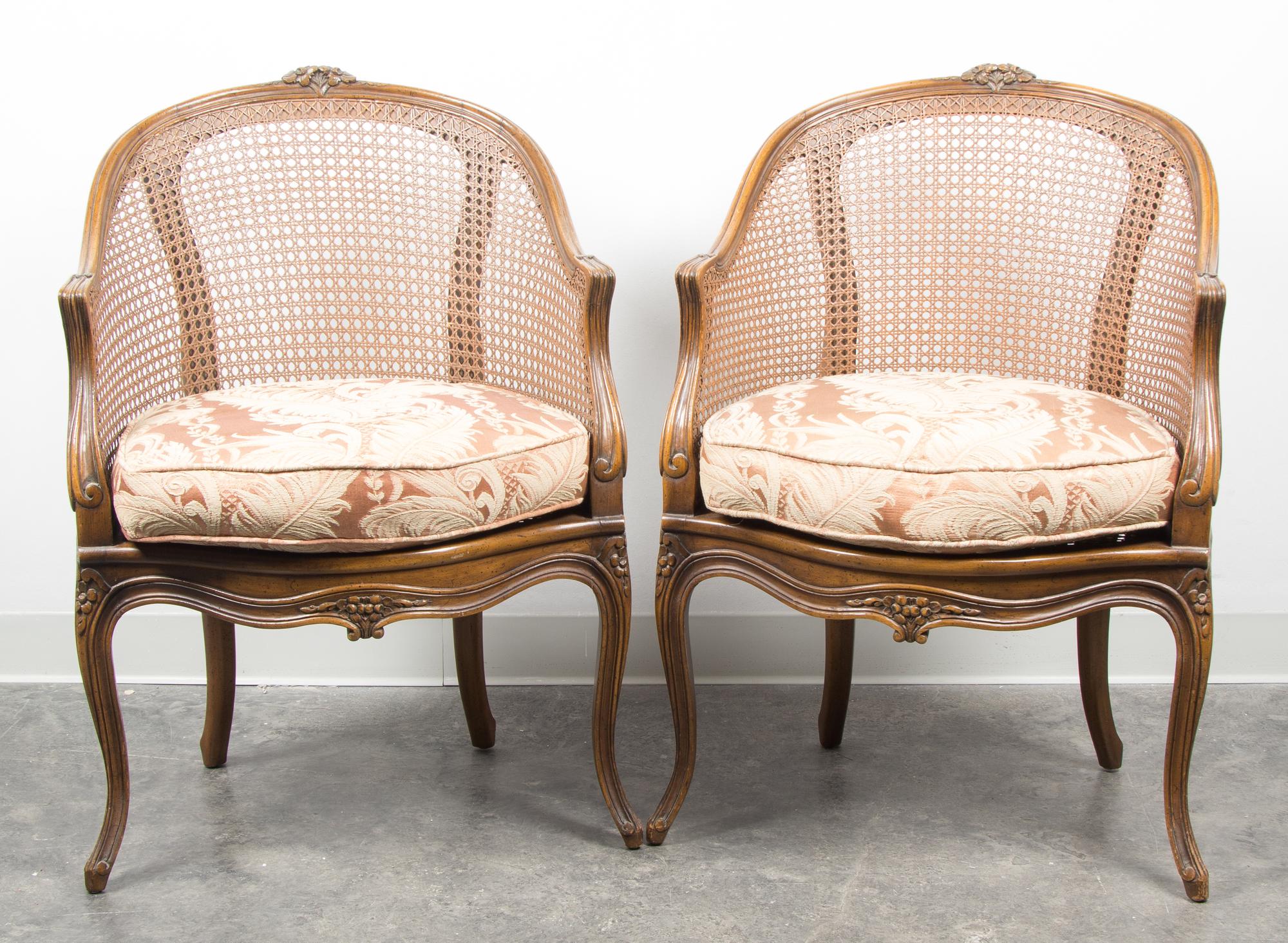 A Pair of Louis XV Style Walnut Corner Bergeres Height 34 1/2 x width 23 1/2 x depth 19 inches. — 20TH CENTURY