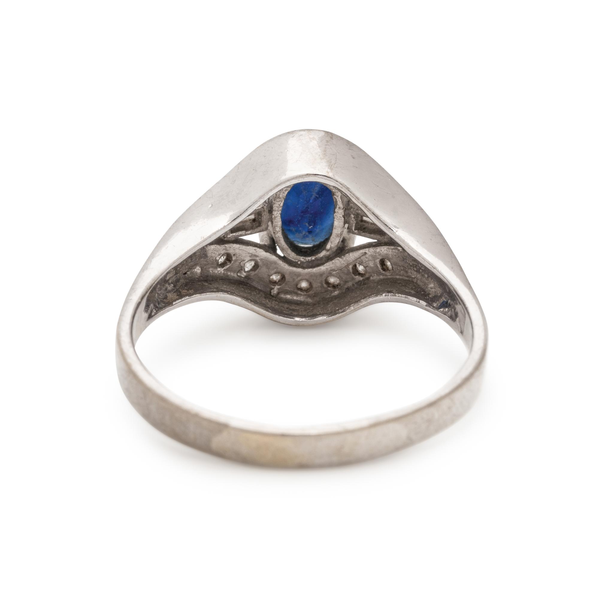 SAPPHIRE AND DIAMOND RING