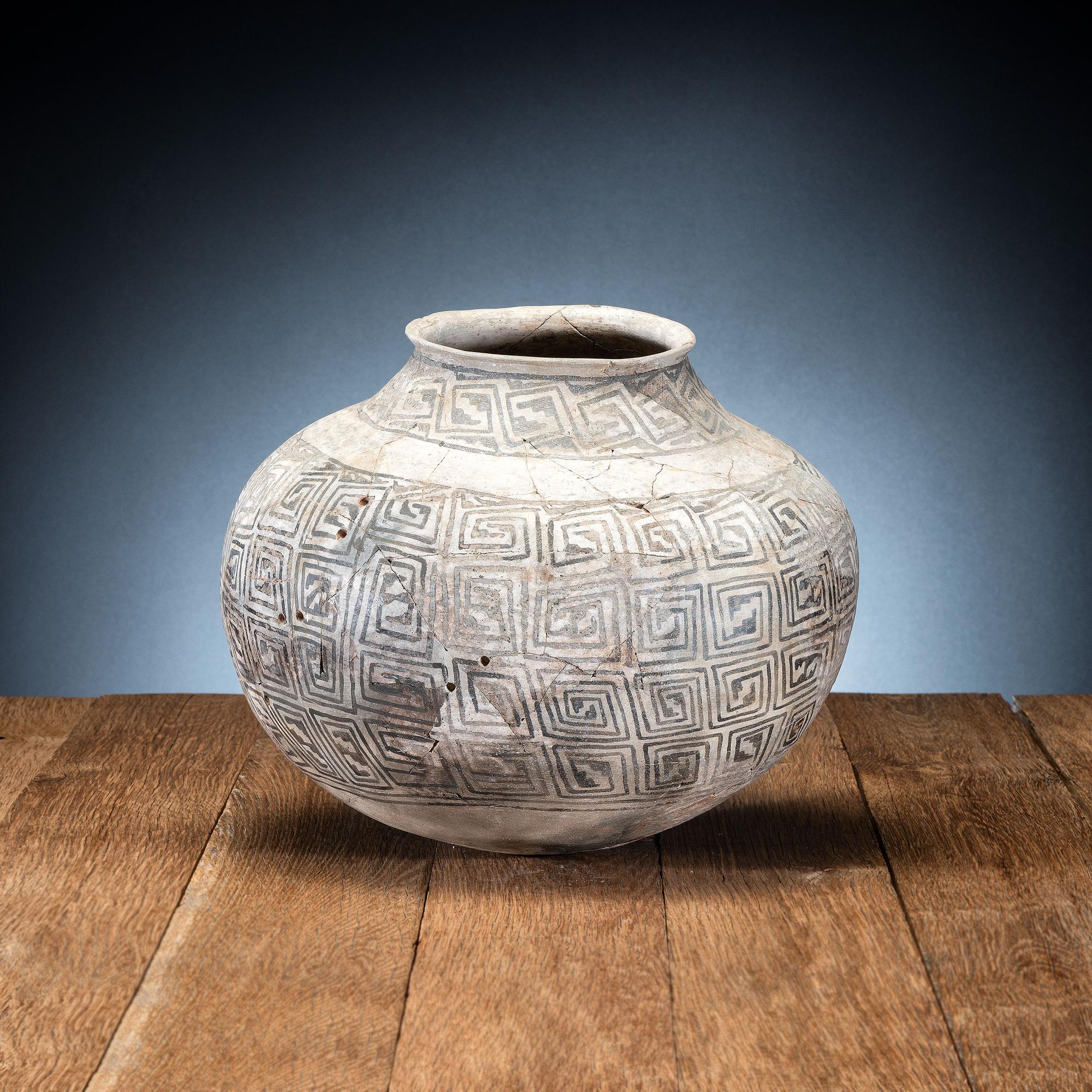Anasazi Flagstaff Black-on-White Pottery Olla