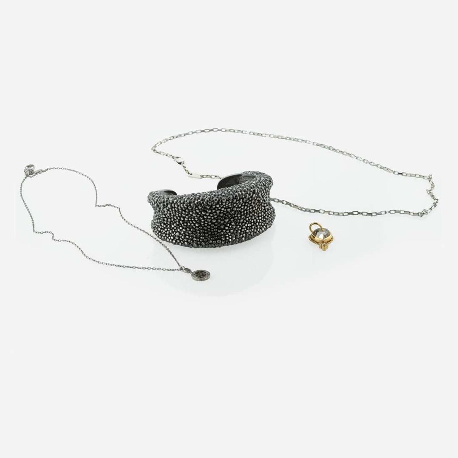 A Contemporary Collection of Jewelry by Roberto Coin, Gucci, and Temple St. Clair