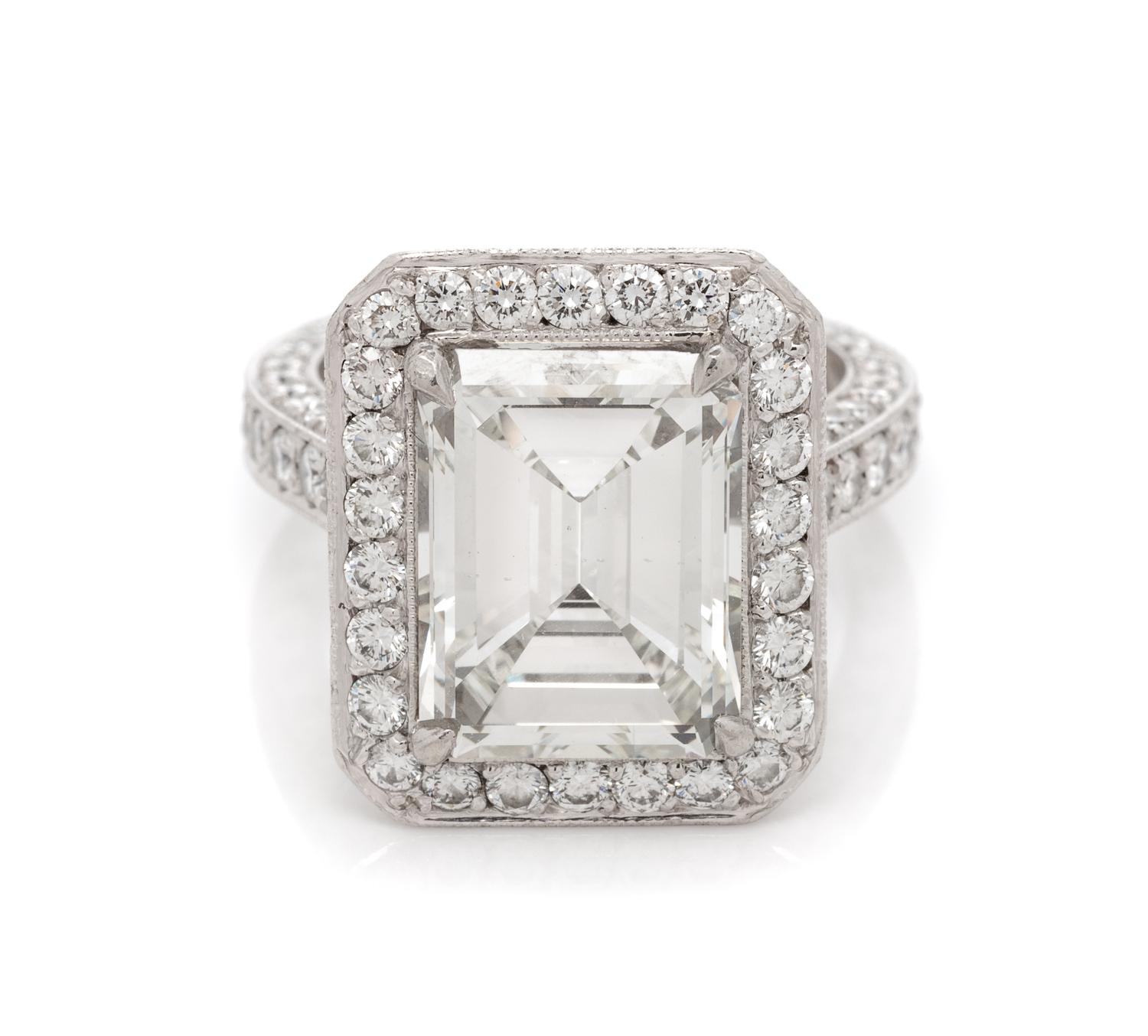 A Platinum and Diamond Ring, 13.70 dwts.