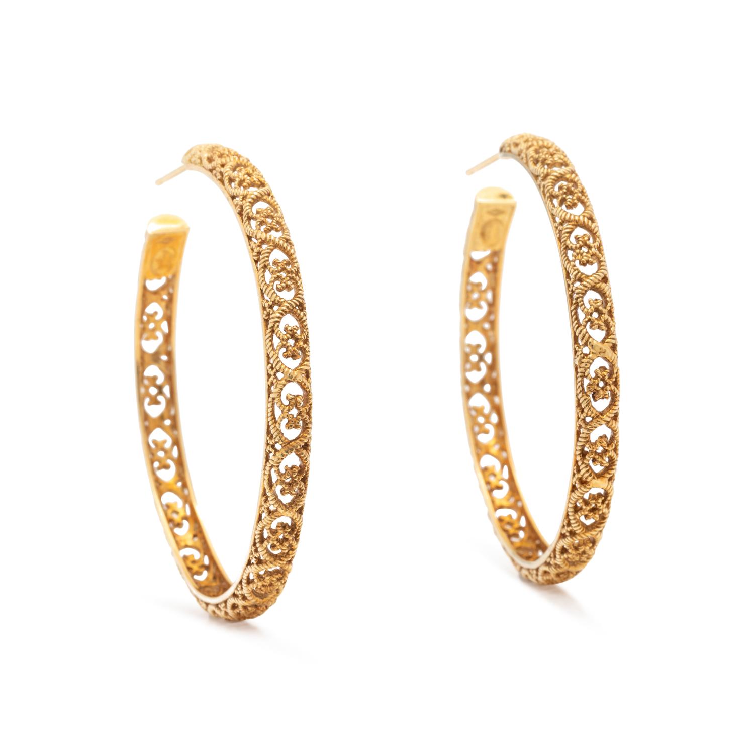 CYNTHIA BACH, YELLOW GOLD HOOP EARRINGS