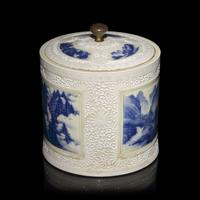An Unusual Japanese Hirado Porcelain Mizusashi and Cover, Meiji Period — 日本明治時代 平戶燒青花水指