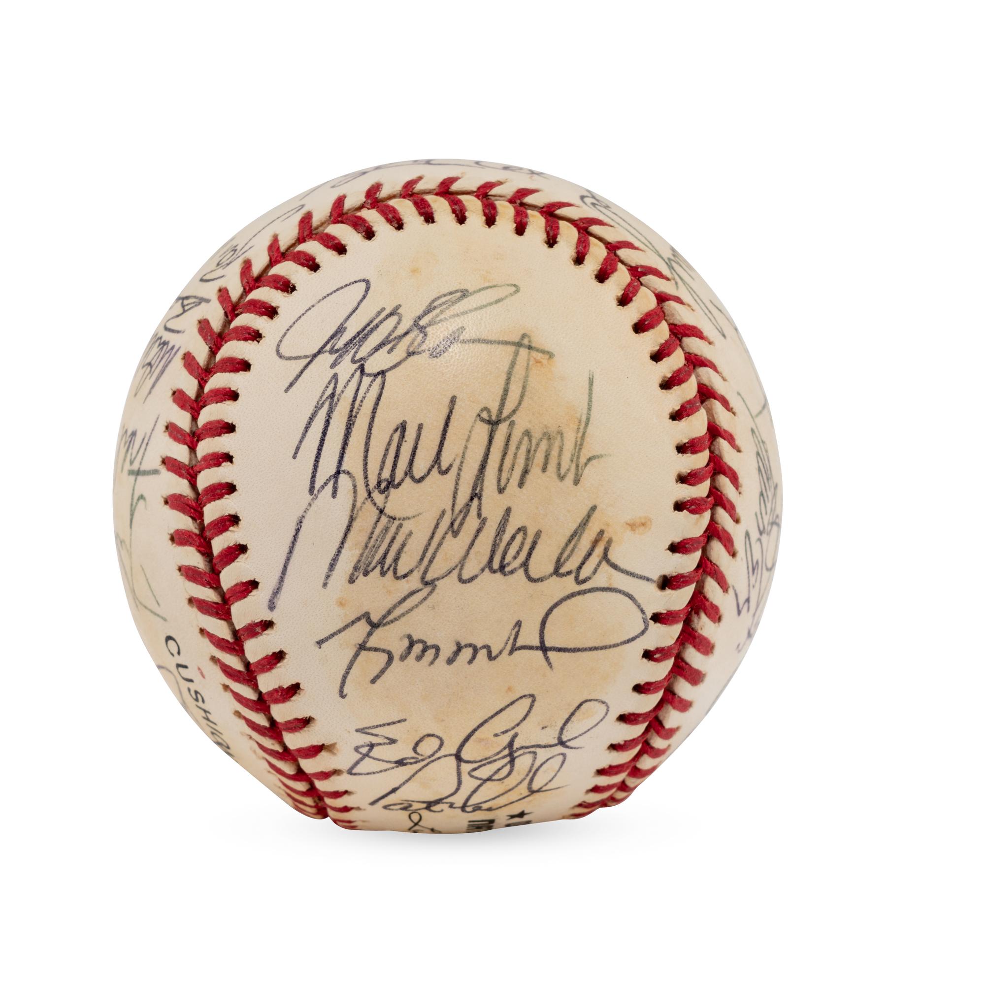 A 1995 World Series Champions Atlanta Braves Team Signed Autograph Baseball (Beckett Authentication Services Letter of Authenticity)