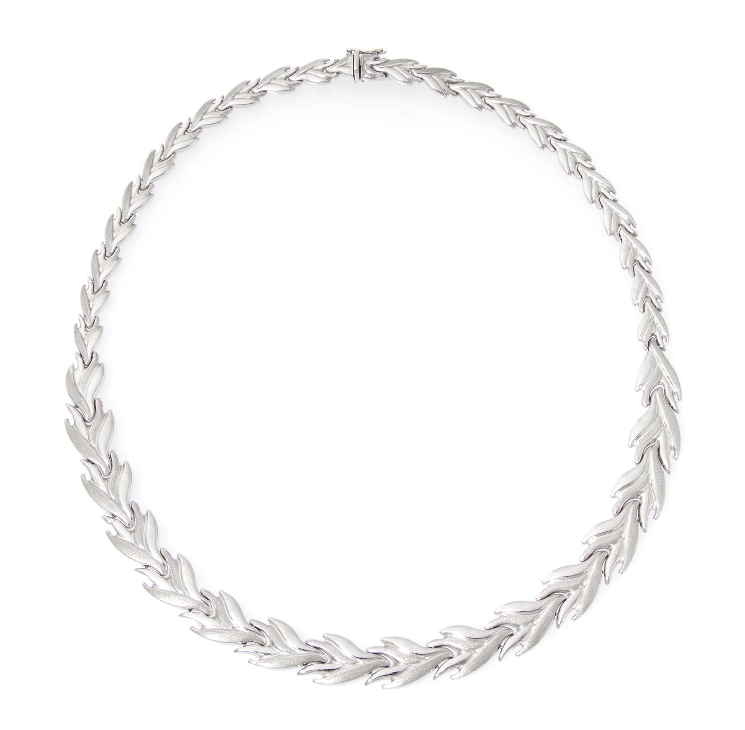 A 22 Karat White Gold Necklace, 21.00 dwts.