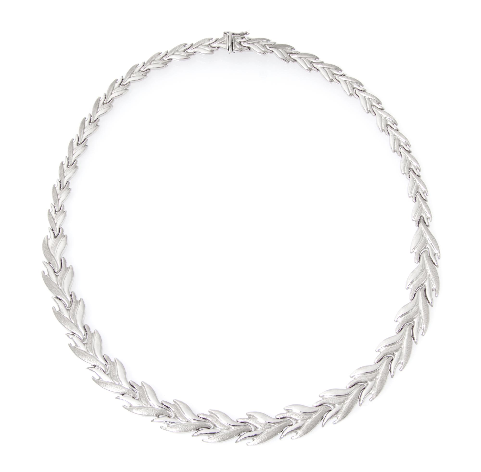 A 22 Karat White Gold Necklace, 21.00 dwts.
