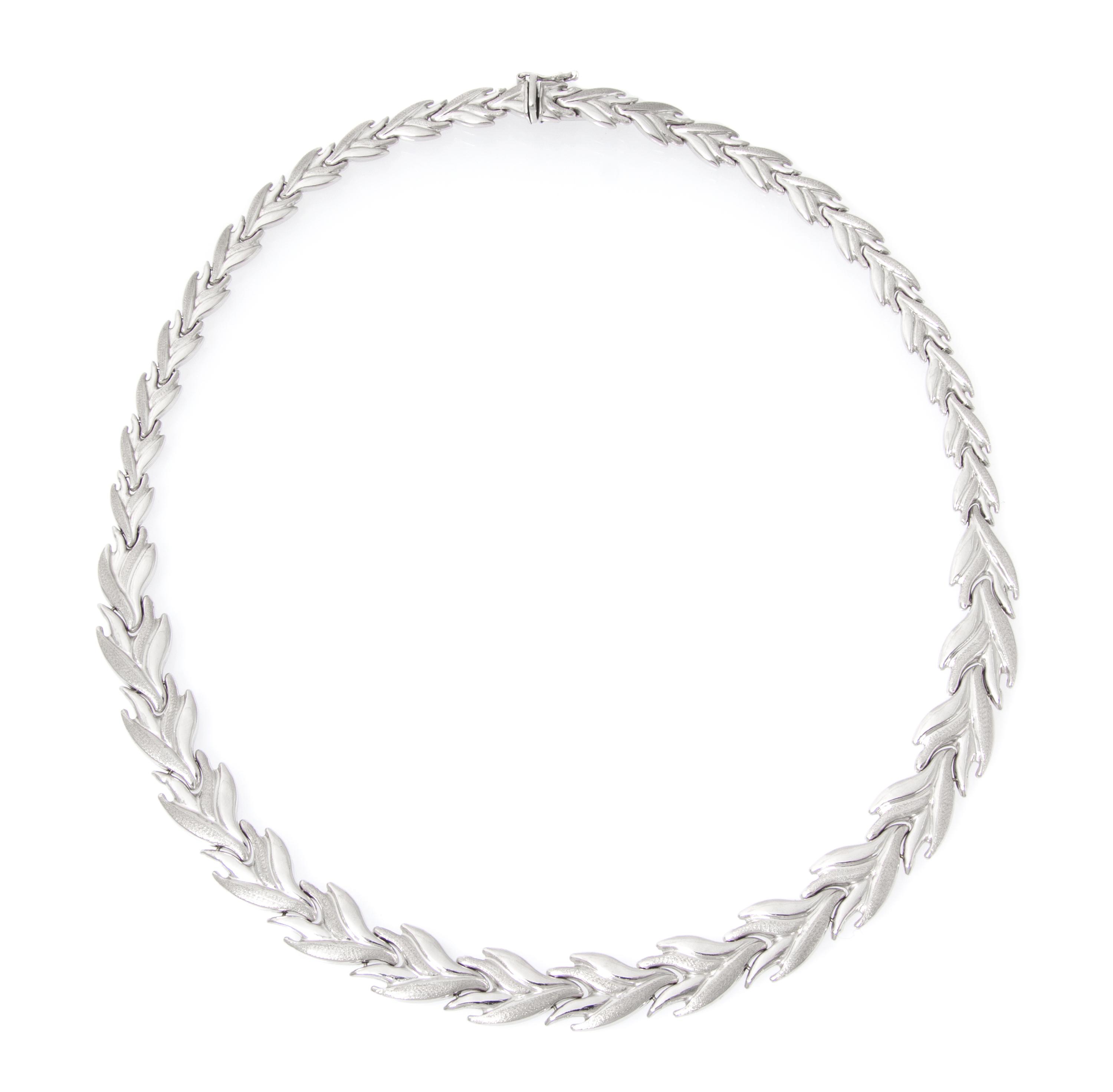 A 22 Karat White Gold Necklace, 21.00 dwts.