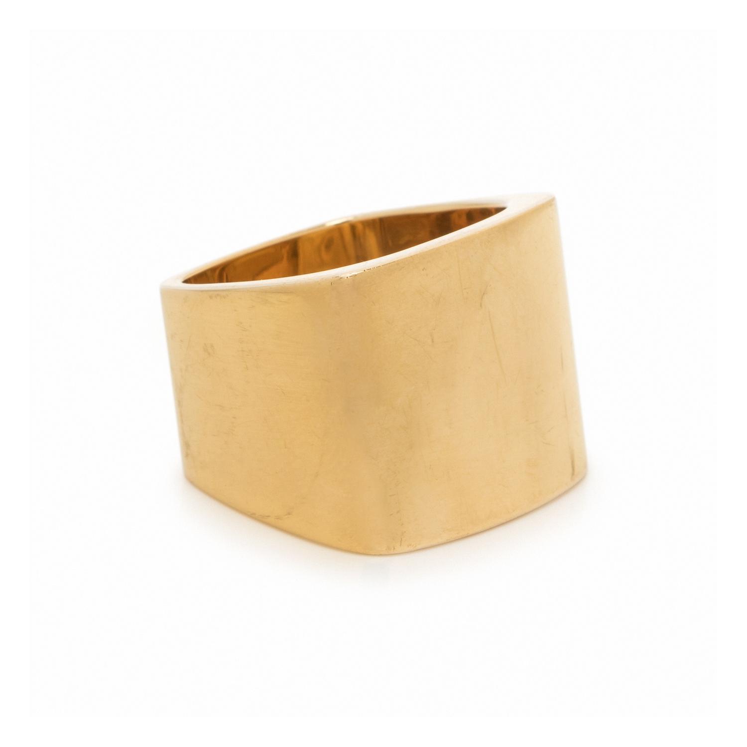SCHLUGER, YELLOW GOLD RING