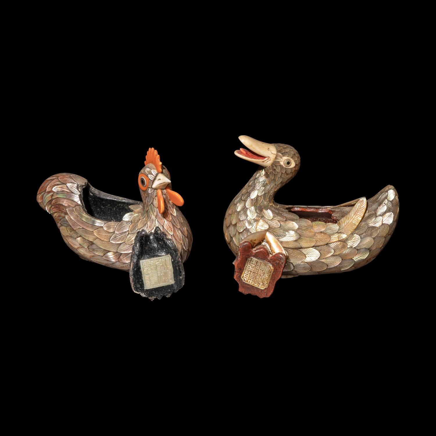 Two Chinese Mother of Pearl Bird-Form Boxes and Covers, Late 19th/Early 20th Century 晚清/民國 乾隆御製款嵌螺鈿雞鴨蓋盒一對