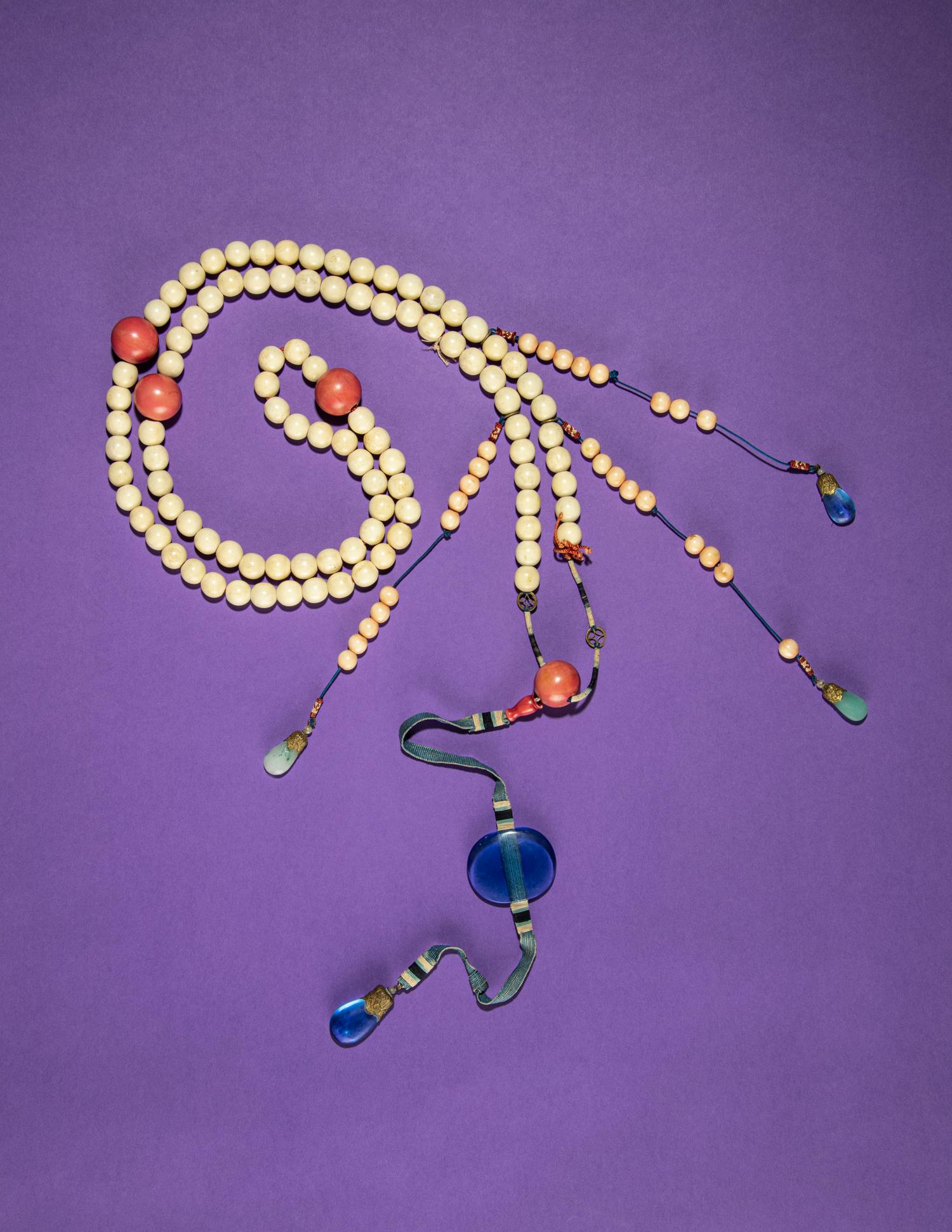 A Chinese Tridacna Court Necklace, Chaozhu