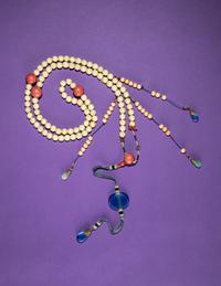 A Chinese Tridacna Court Necklace, Chaozhu