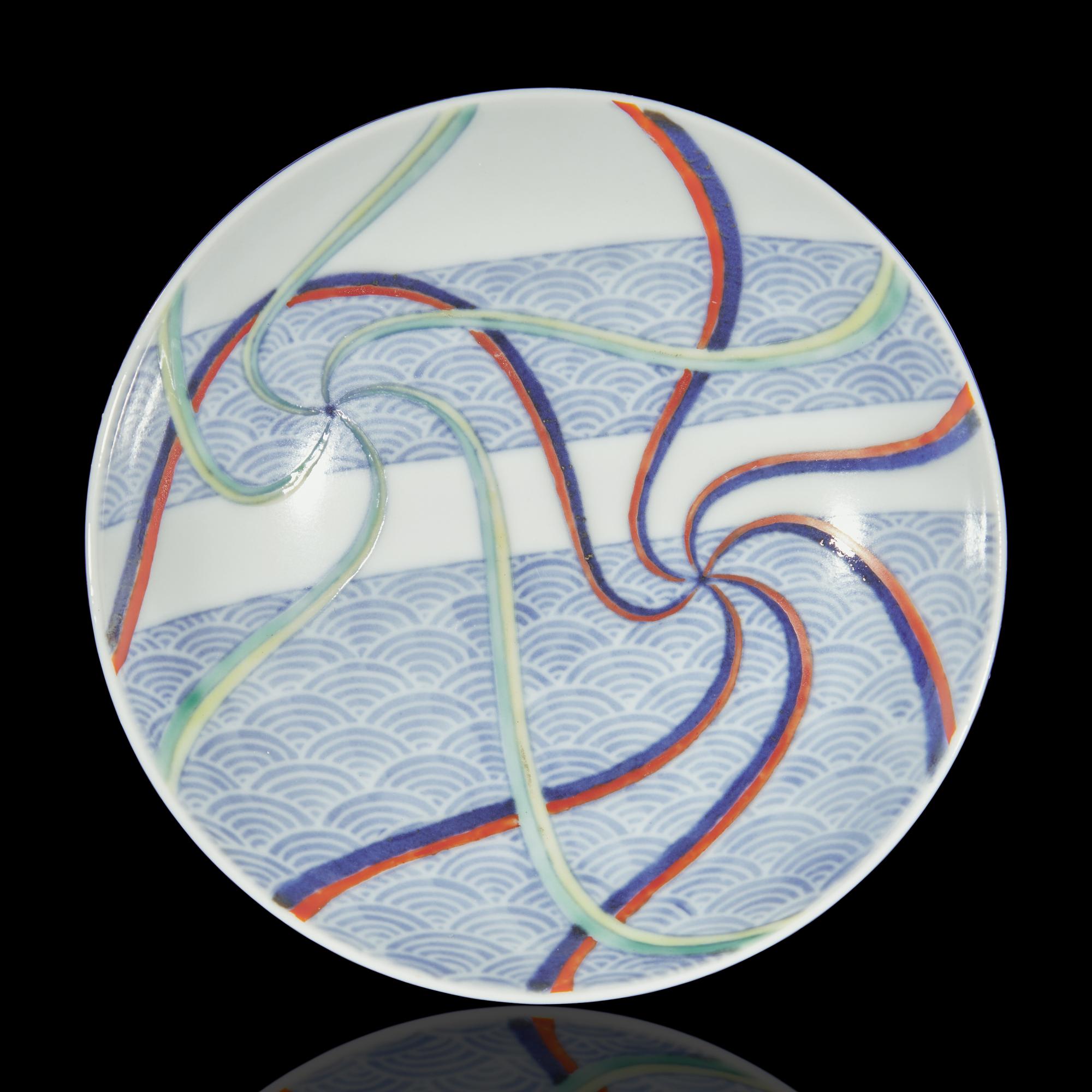 A Small Japanese Nabeshima Type "Ribbons" Dish, Meiji Period 日本明治時期 鍋島燒緞帶紋小碟