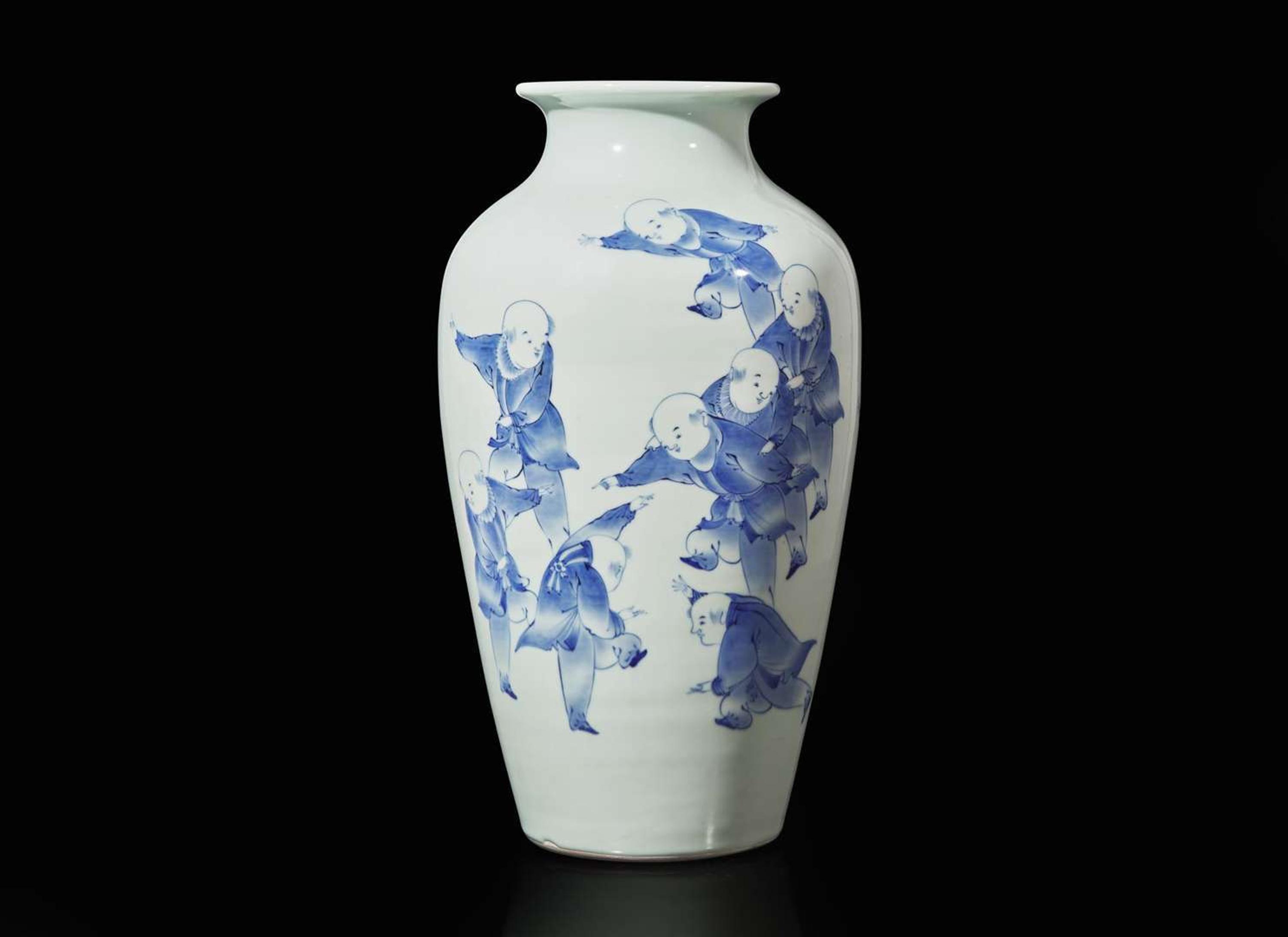 A large Japanese Nabeshima porcelain "Boys" vase, 19th century 鍋島氏童子大瓶 十九世紀