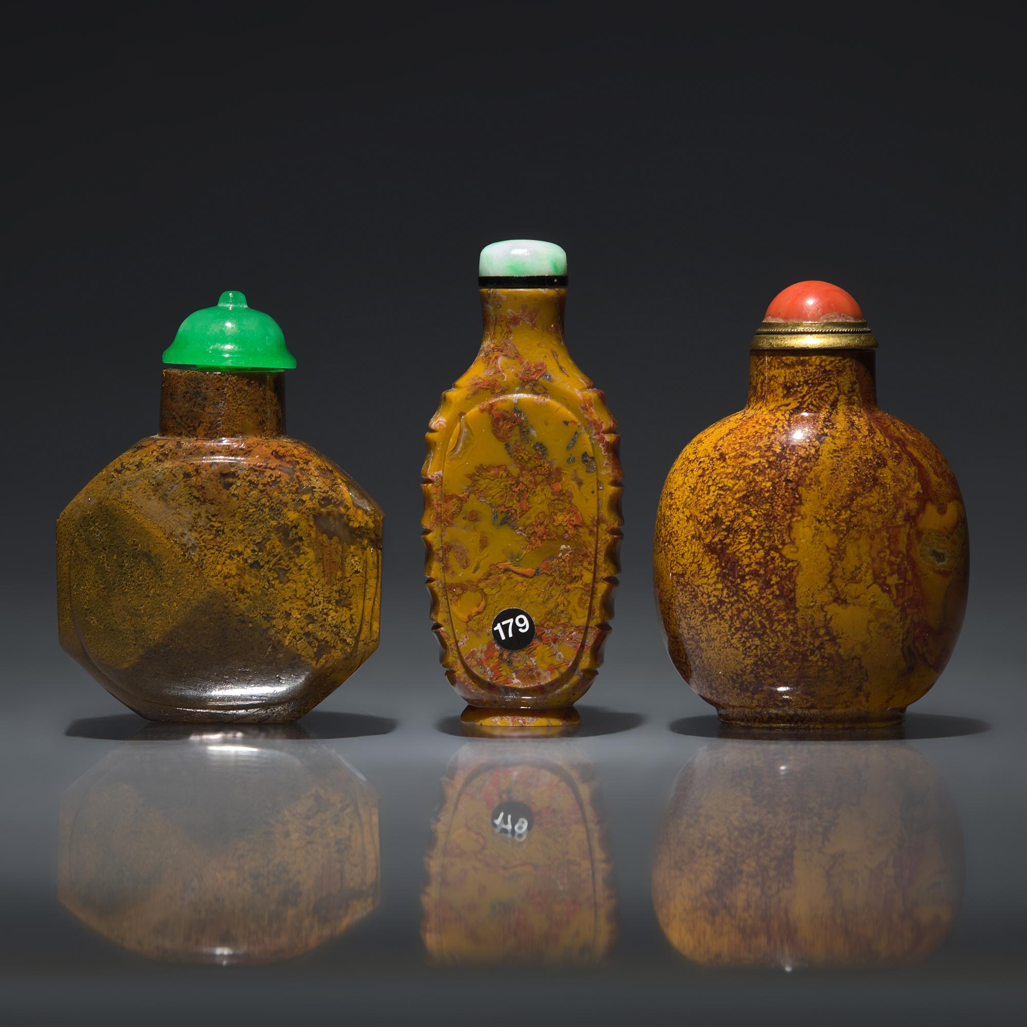 Three Chinese Jasper Snuff Bottles, 18th-19th Century — 清中期 羊肝瑪瑙鼻煙壺三支