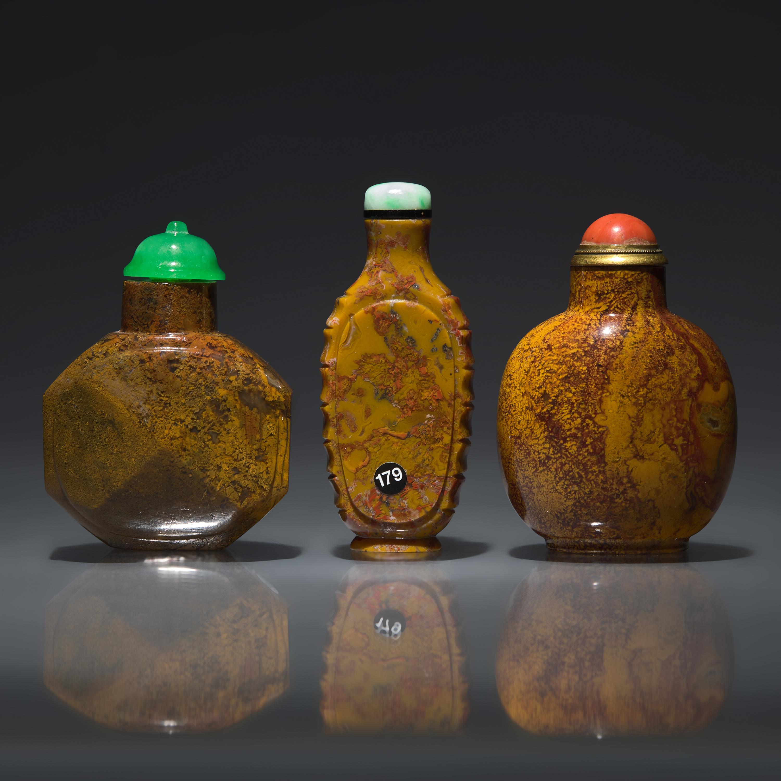 Three Chinese Jasper Snuff Bottles, 18th-19th Century — 清中期 羊肝瑪瑙鼻煙壺三支